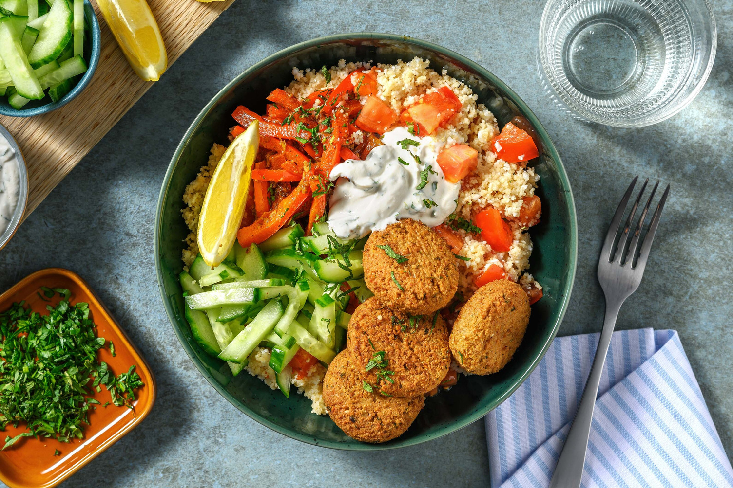 Bowl de semoule et falafels à la menthe fraîche