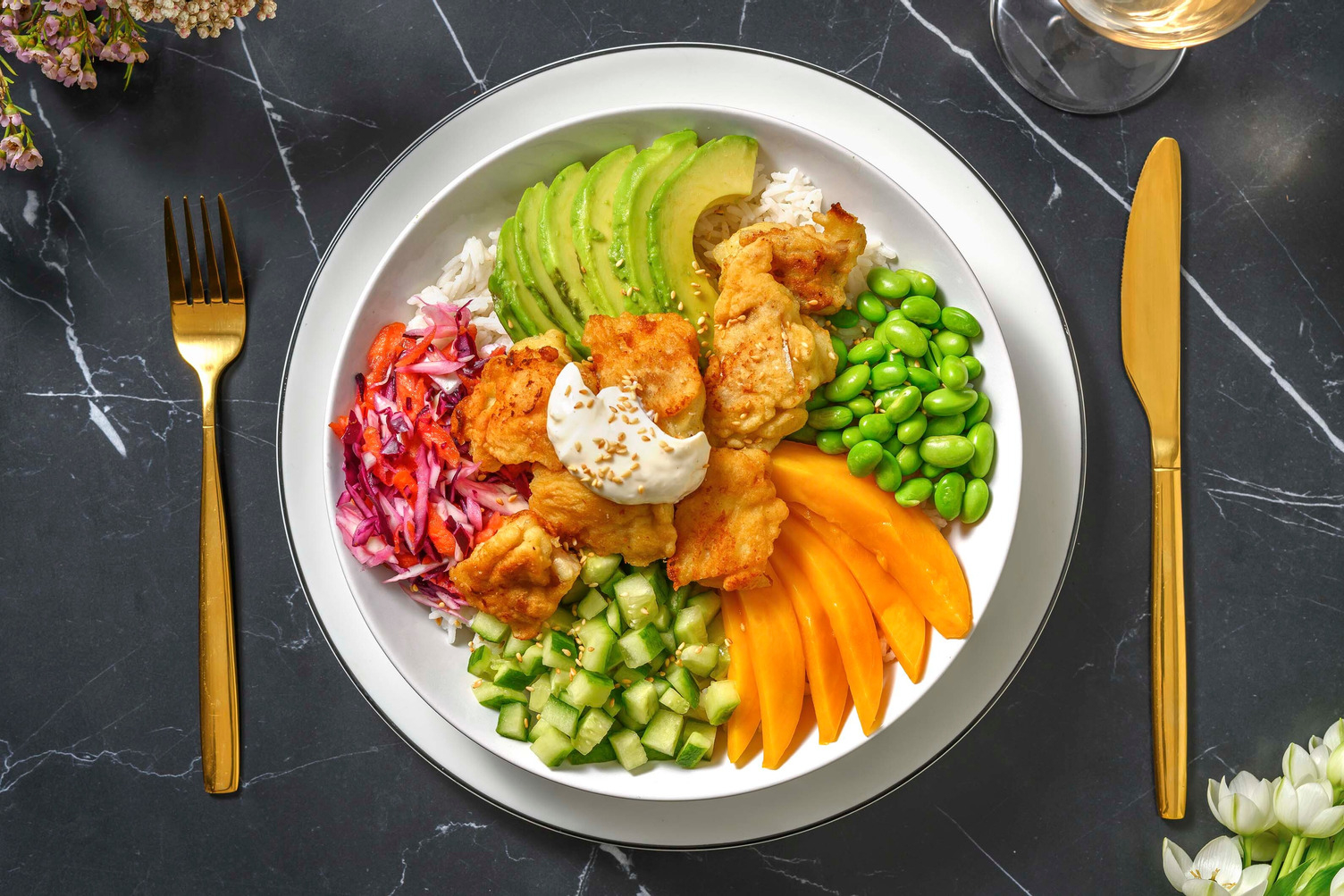 Luxe bowl met kabeljauw-tempura en mango