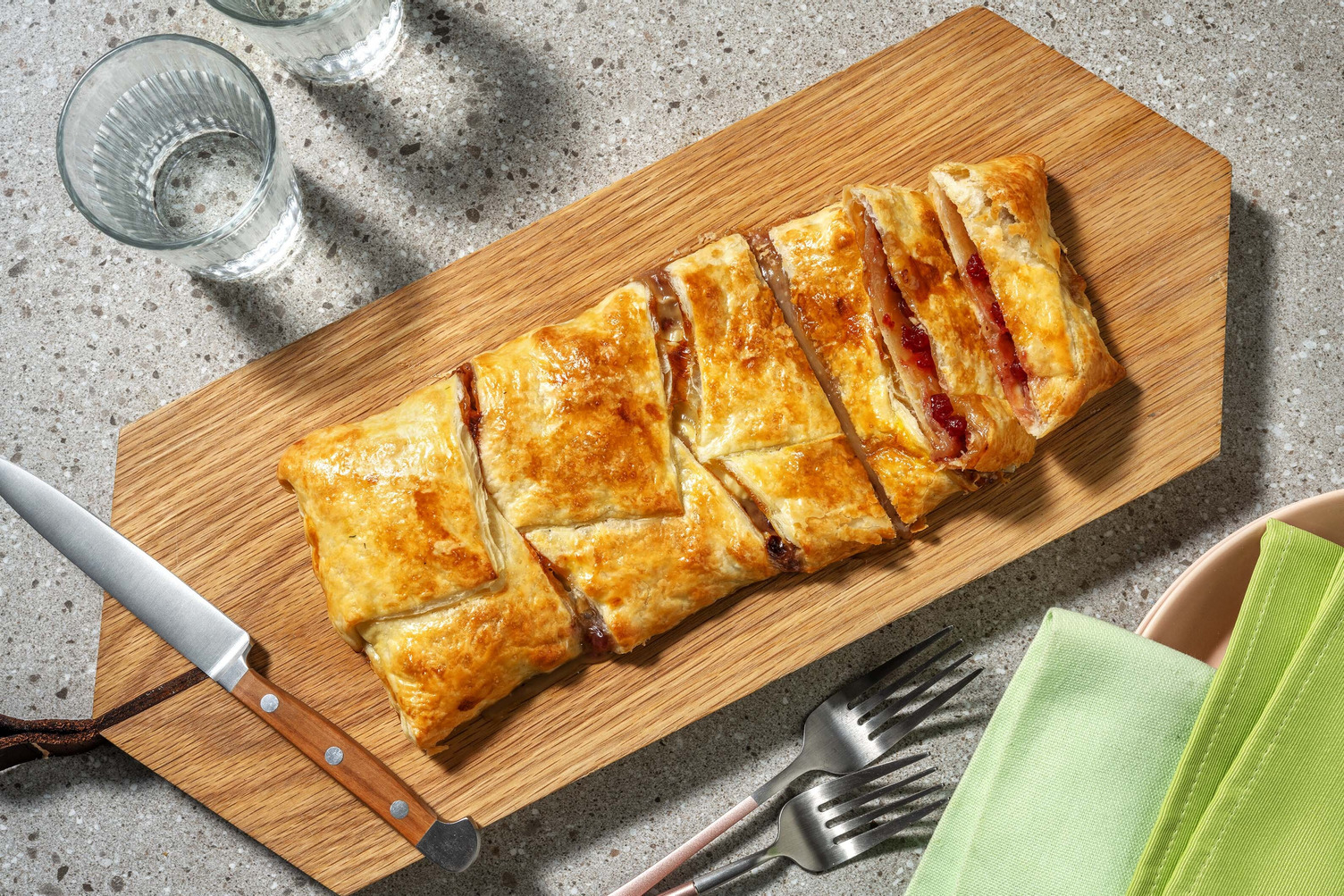 Tresse au brie et aux canneberges