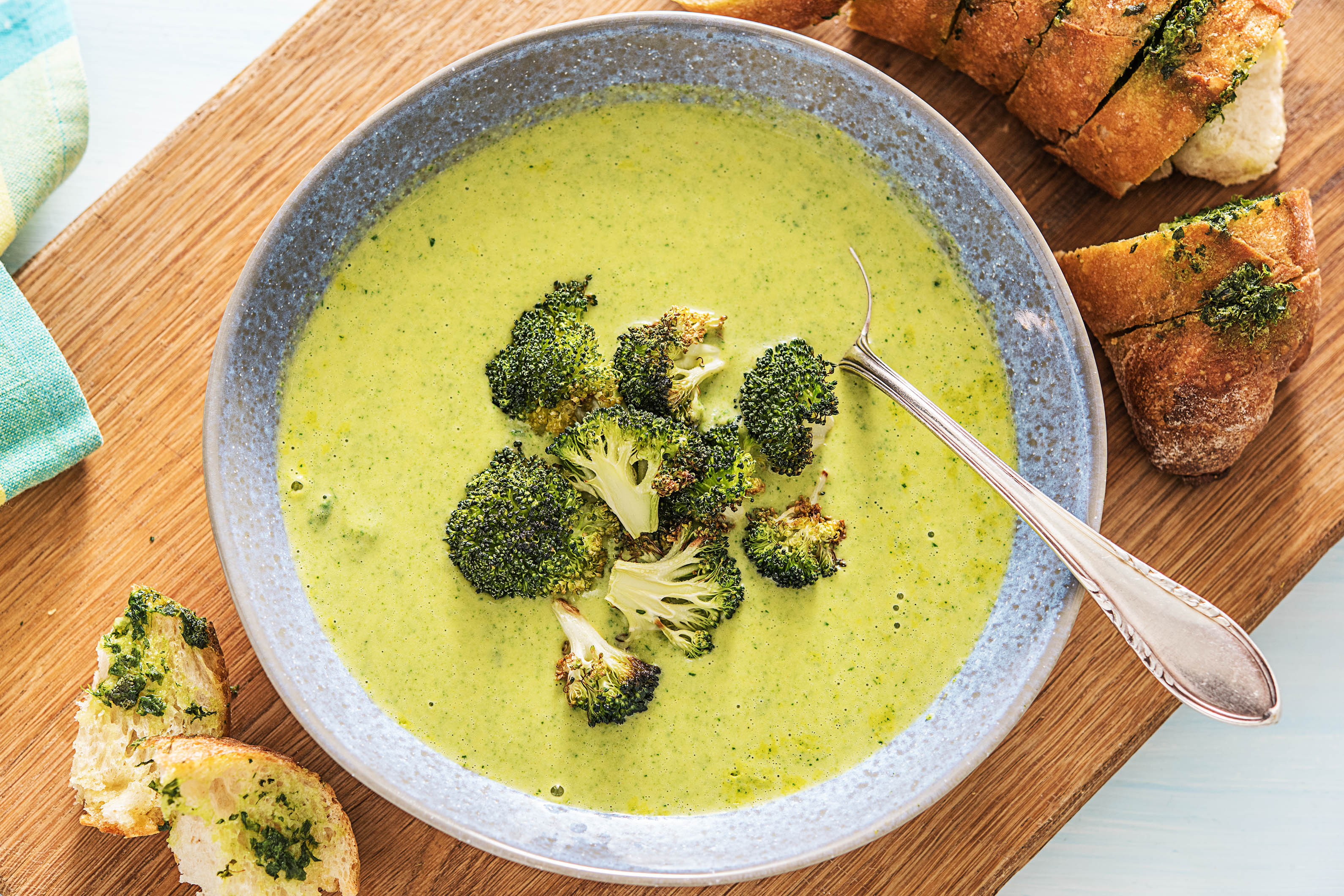 Herzhafte Brokkoli-Cheddar-Suppe