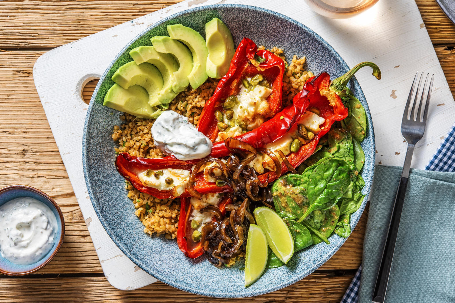 Couscous-Bowl mit Pistazien und Avocado