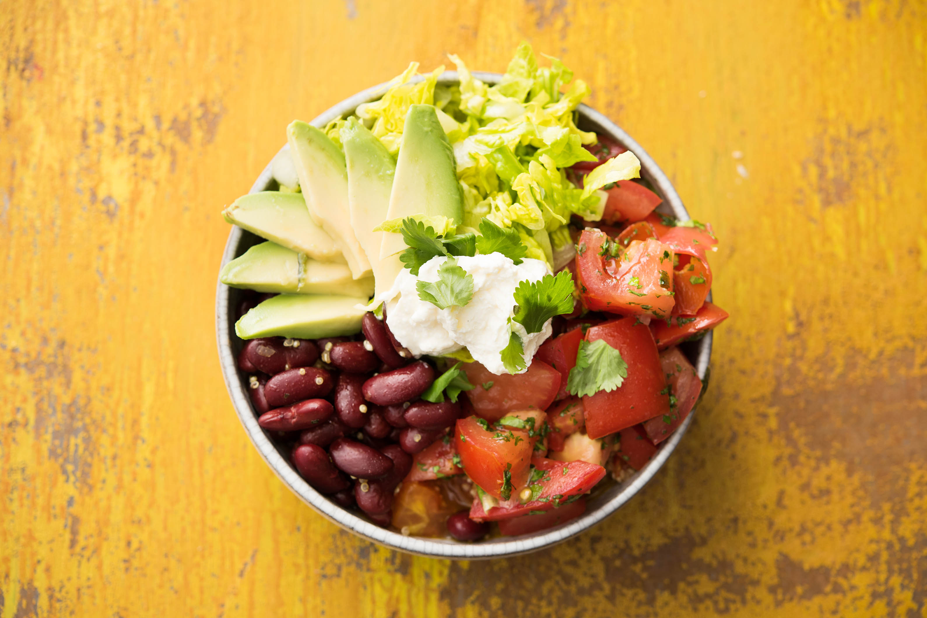 Burrito-Bowl mit Quinoa, Avocado