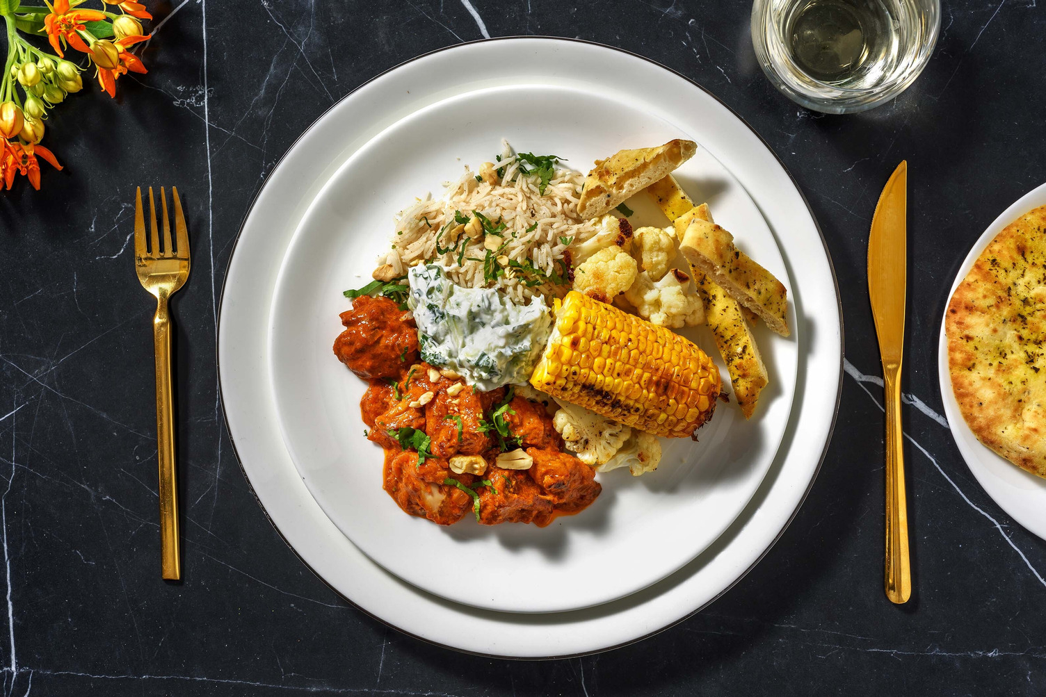 Butter chicken met rijst en zelfgemaakte raita