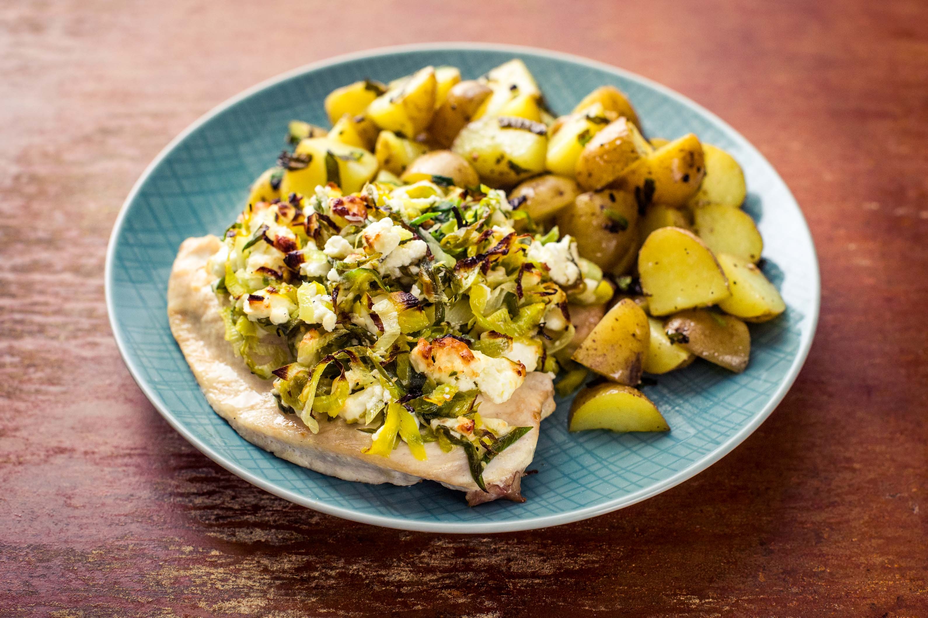 Pouletbrust mit Minz-Kartoffeln, Feta und Lauch