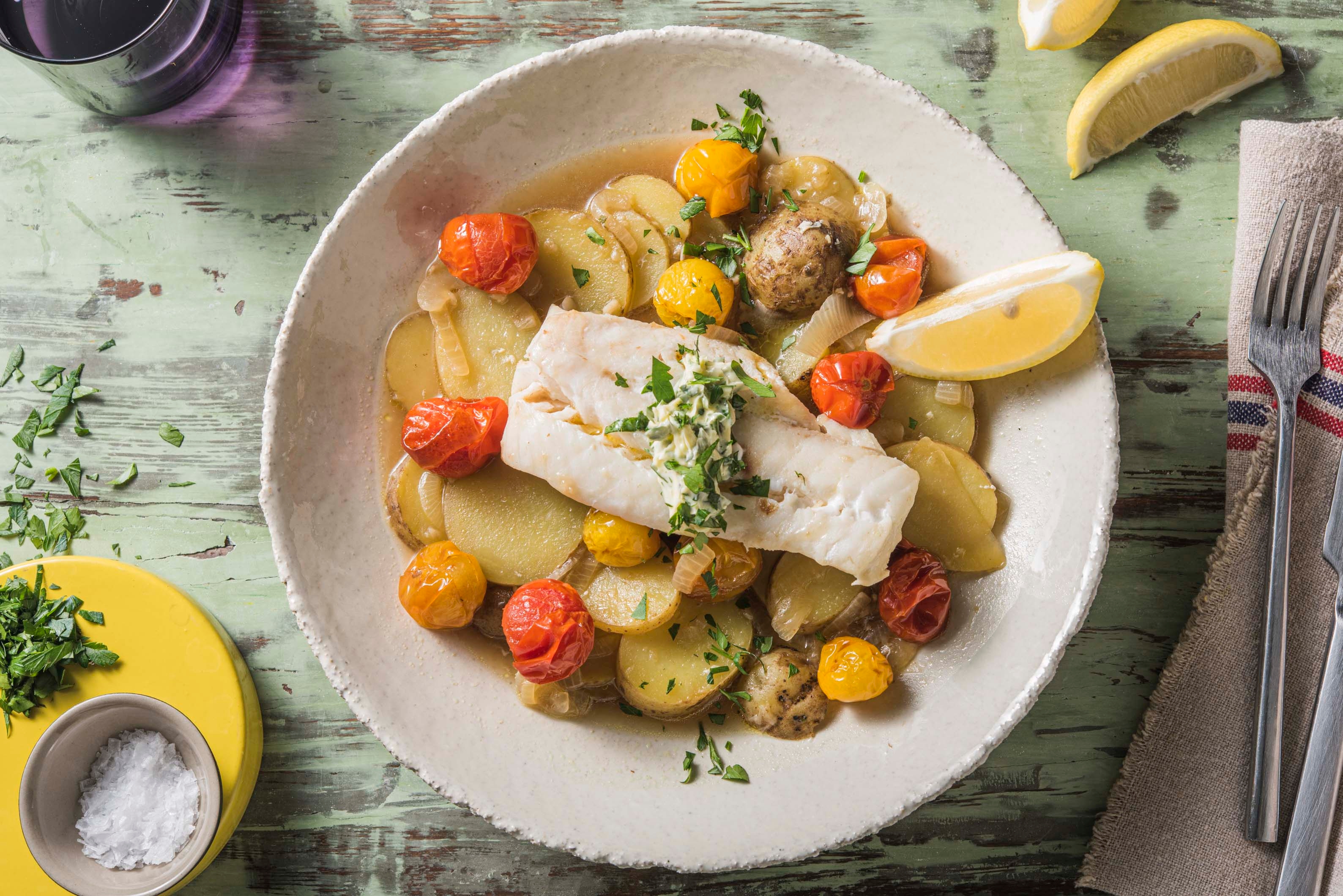 Cabillaud à la méditerranéenne et pommes de terre à l’étuvée