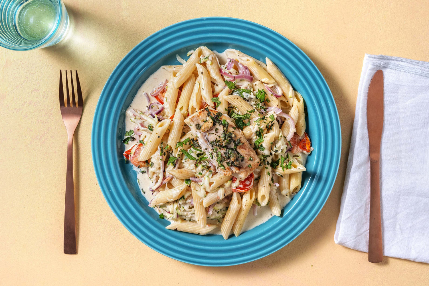 Cabillaud mariné et pâtes en sauce crémeuse