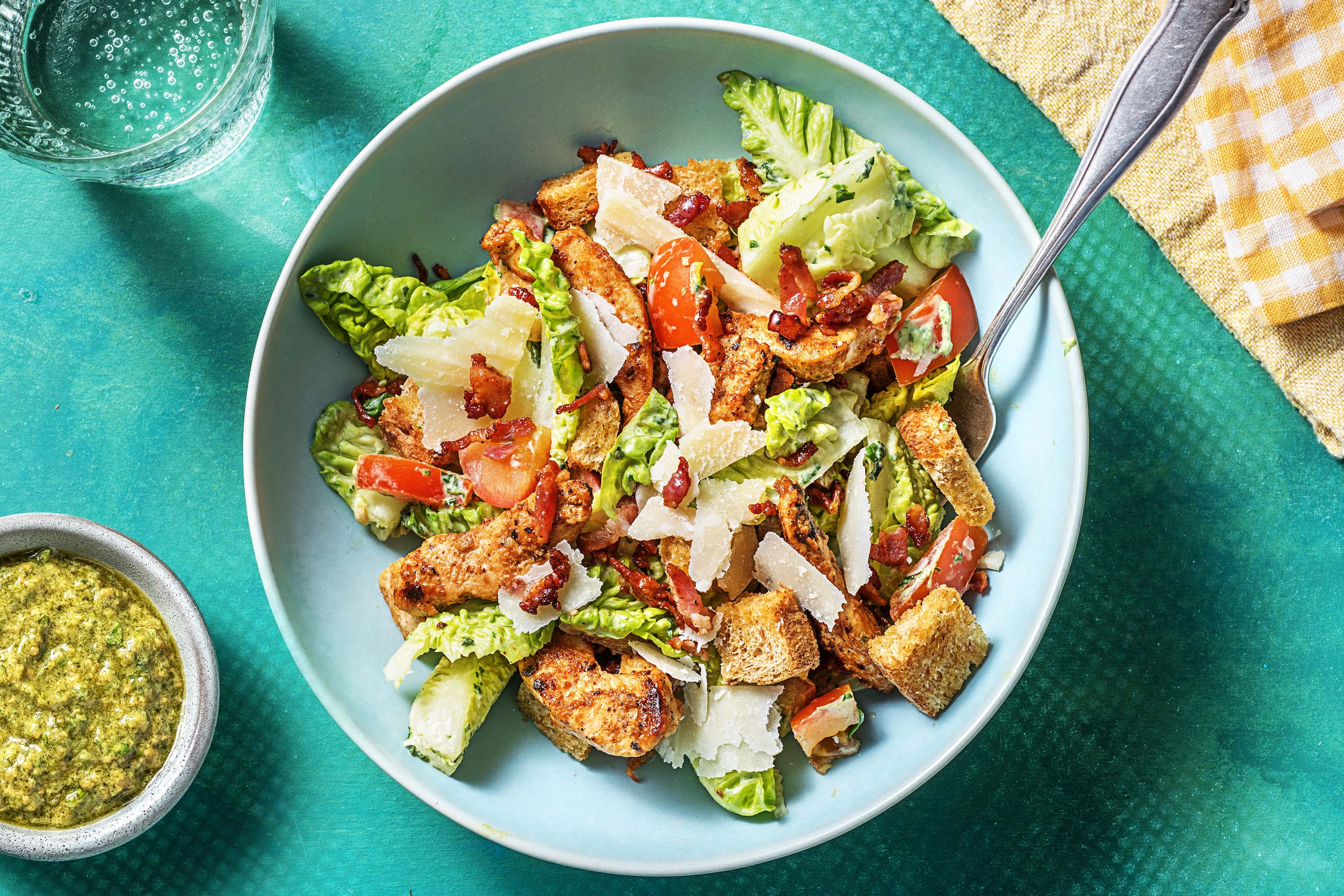 Caesar-Salat mit Bärlauch-Käse-Dressing