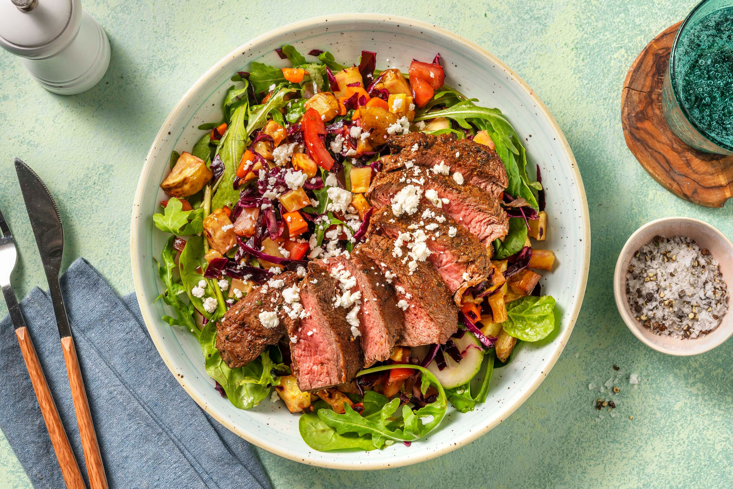 Bols arc-en-ciel au steak faibles en glucides
