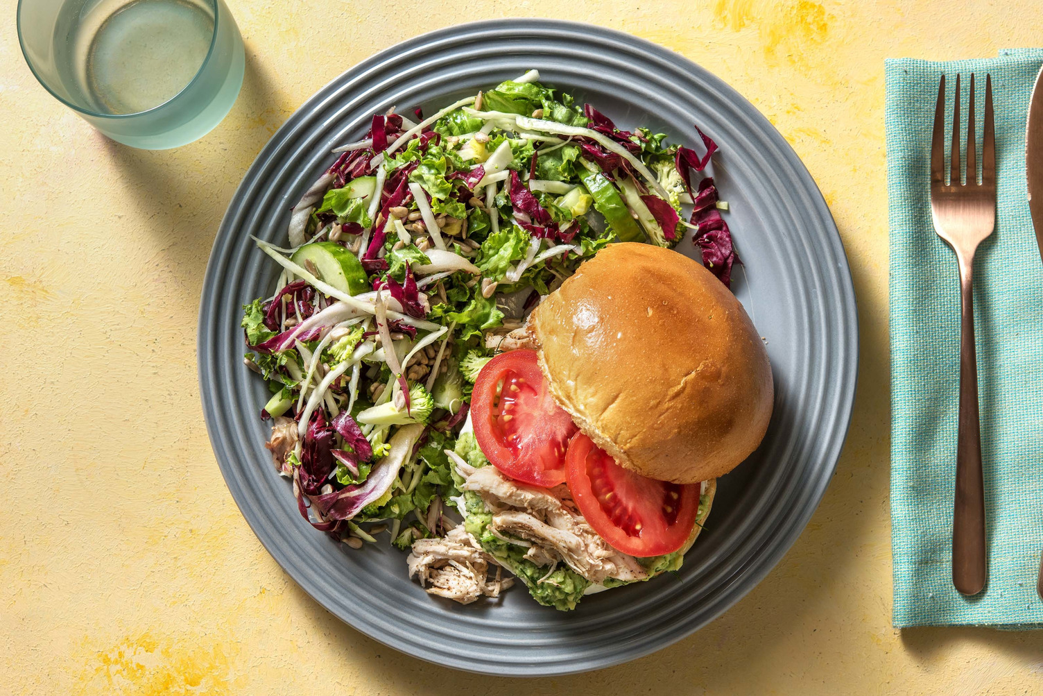 Sandwich californien au poulet effiloché