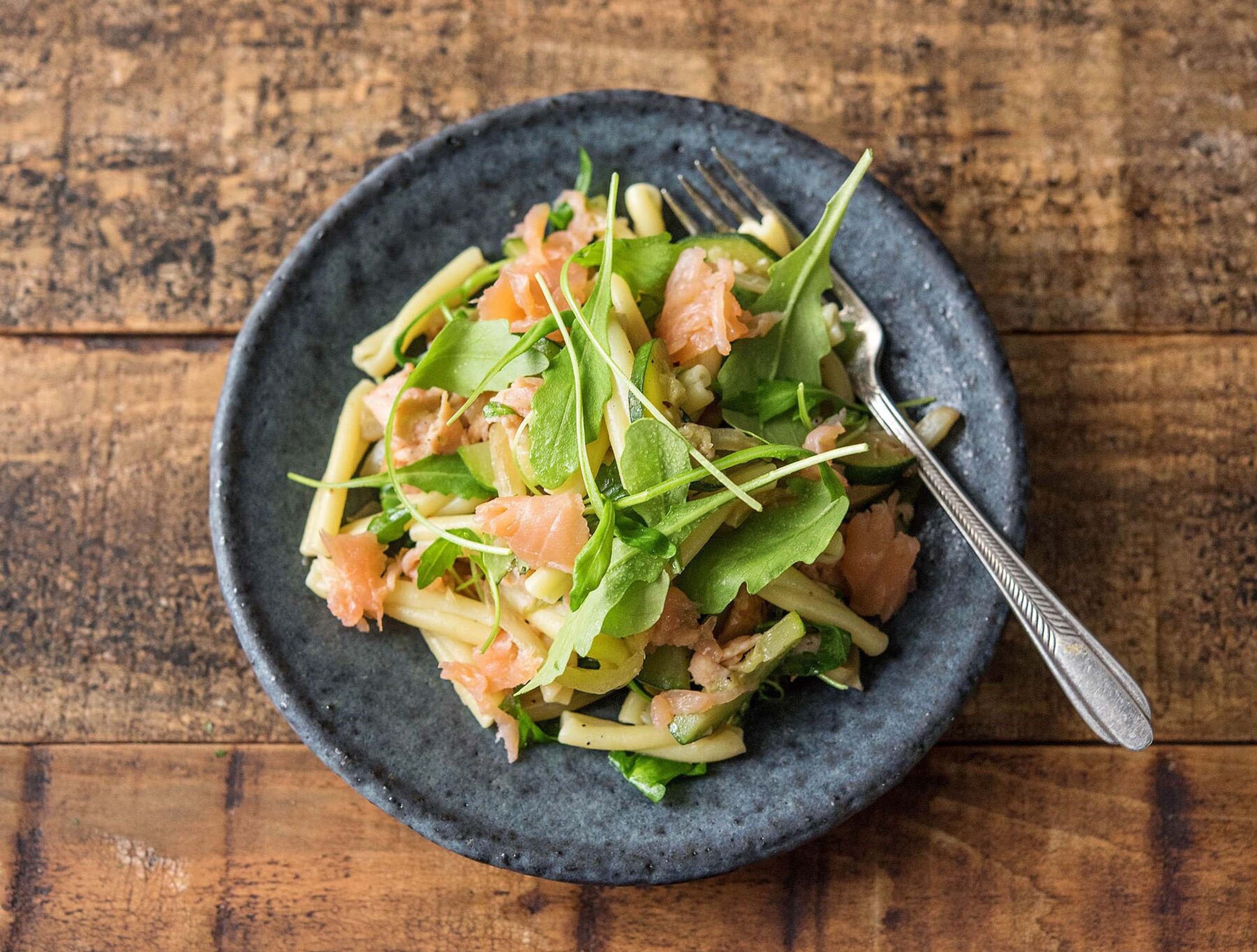Caserecce integrale met koudgerookte zalm en venkel