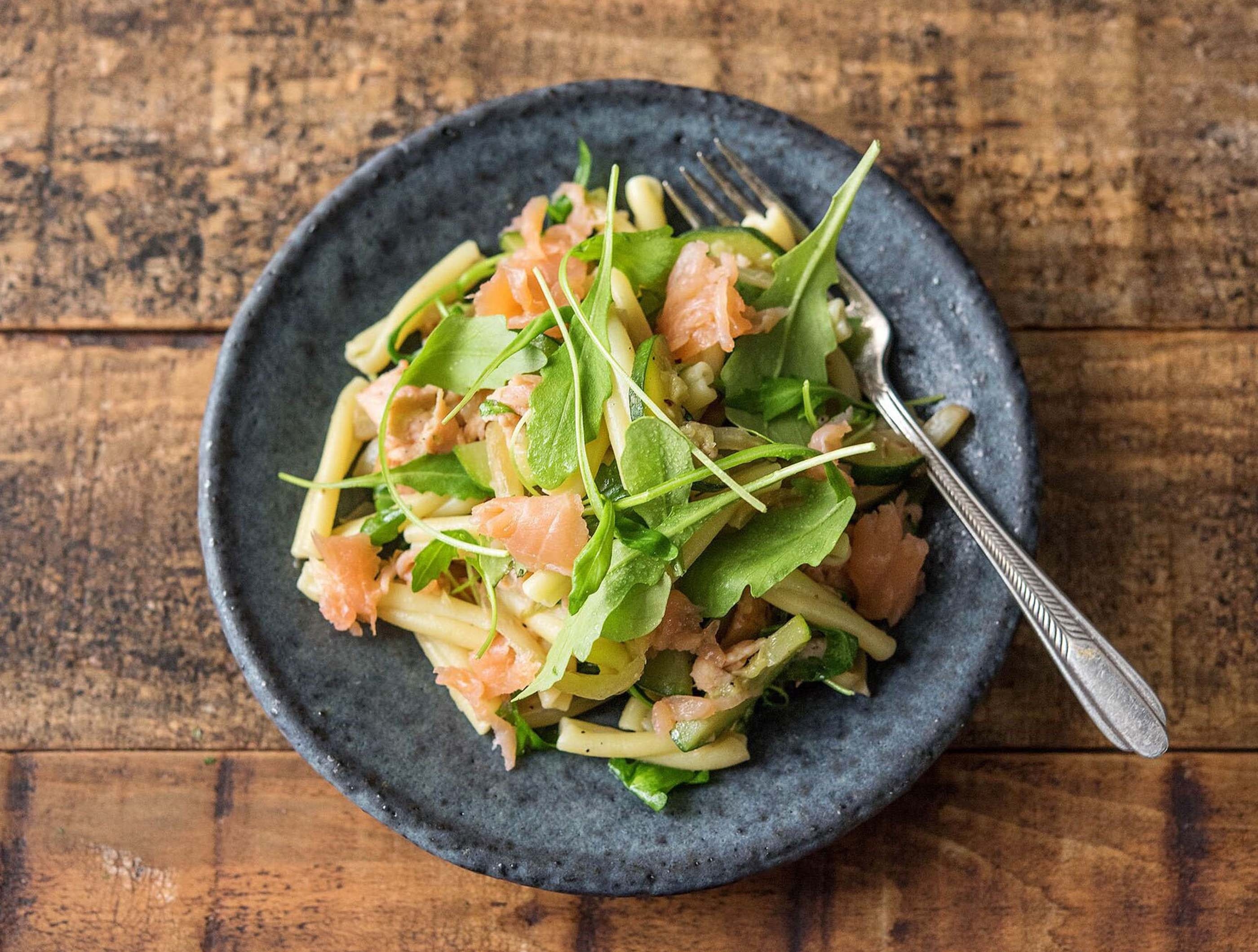 Caserecce integrale met koudgerookte zalm en venkel