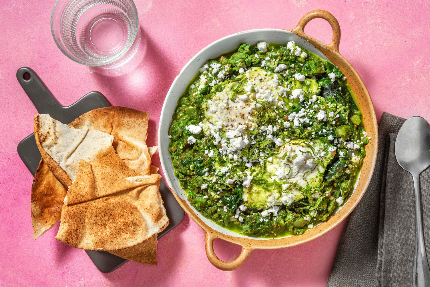 Groene shakshuka met linzen en spinazie