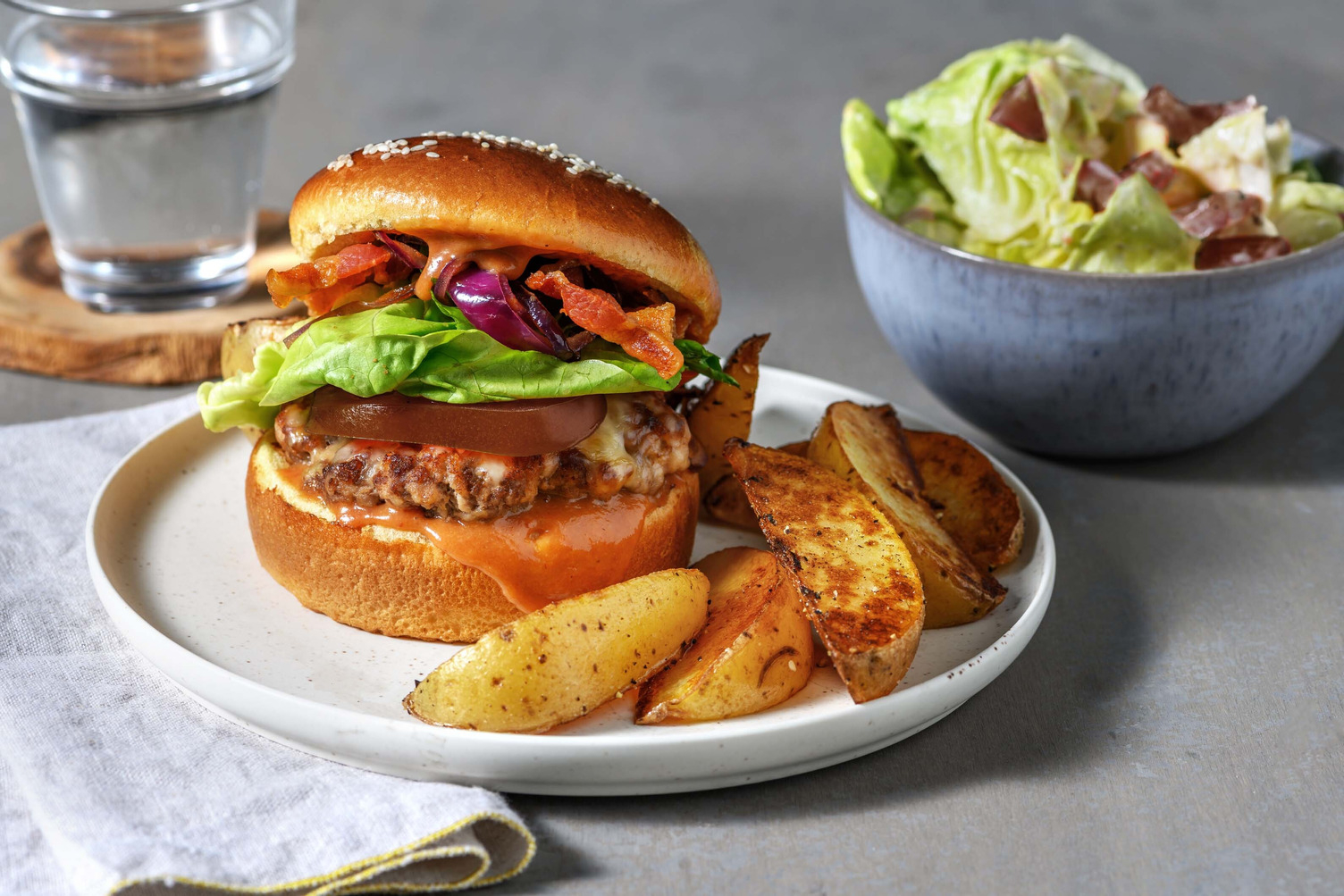 Cheeseburger au lard et sauce maison