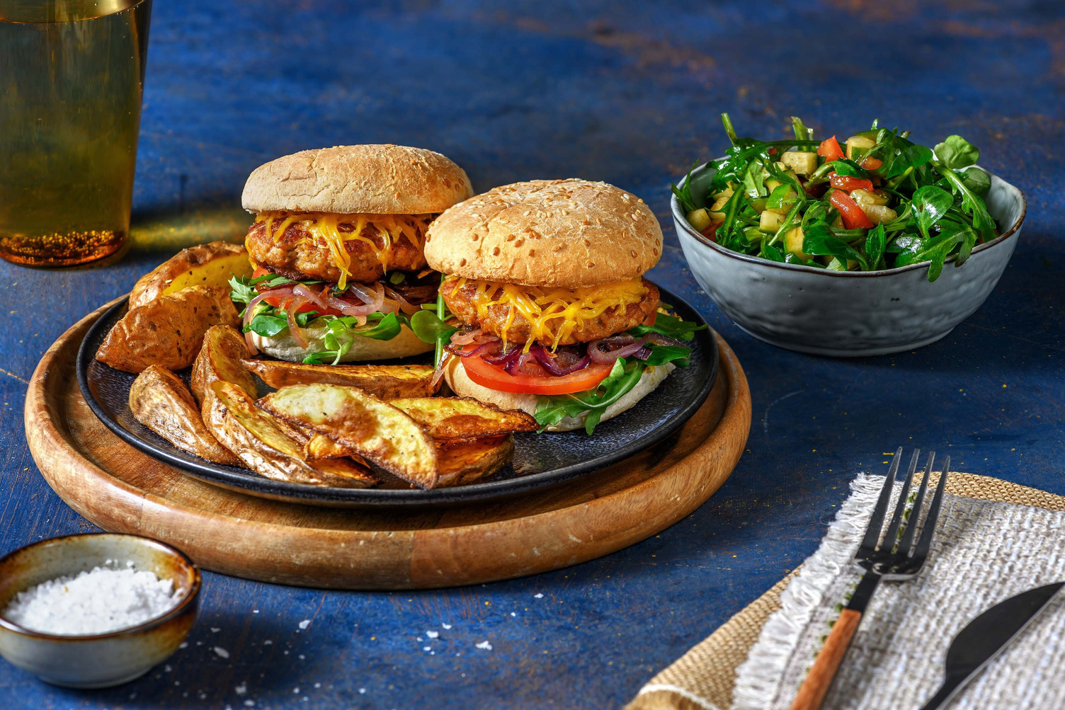 Cheeseburgers de poulet aux oignons rouges caramélisés