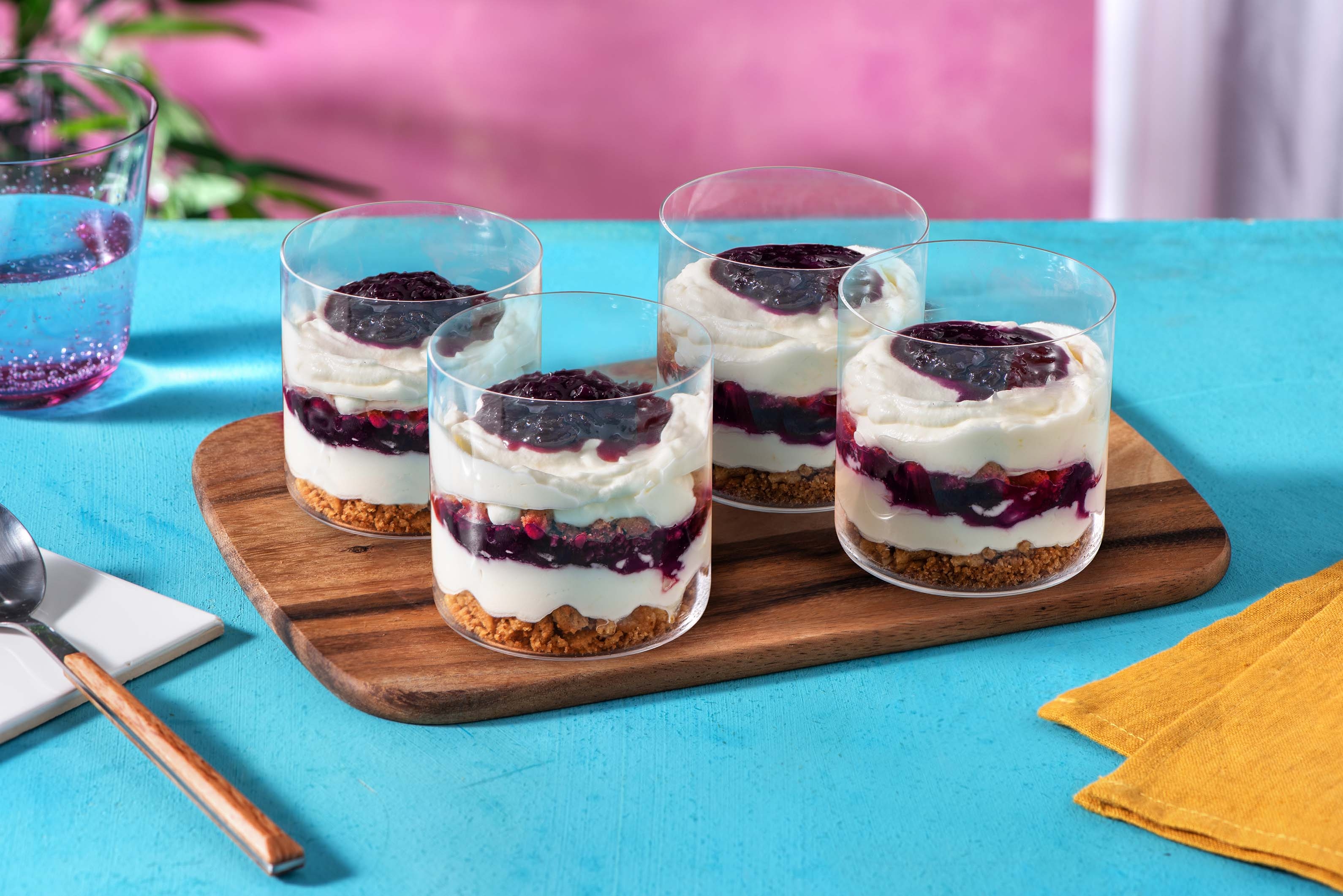 Parfaits à la mousse au fromage à la crème et aux bleuets