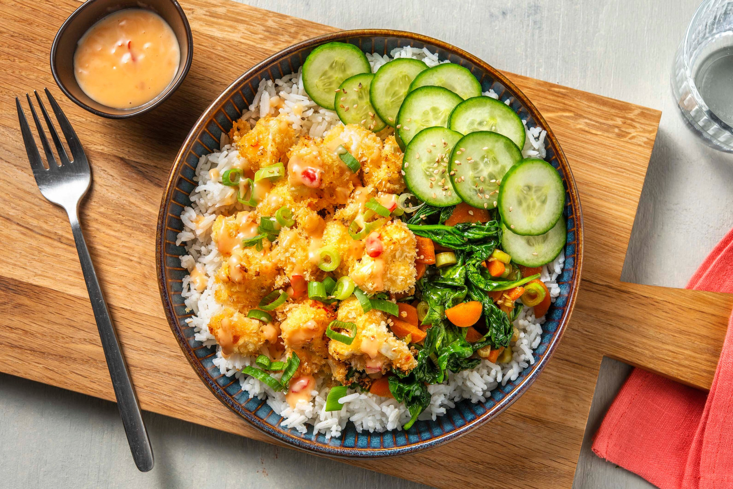 Chou-fleur « bang bang » croustillant et riz à l’ail