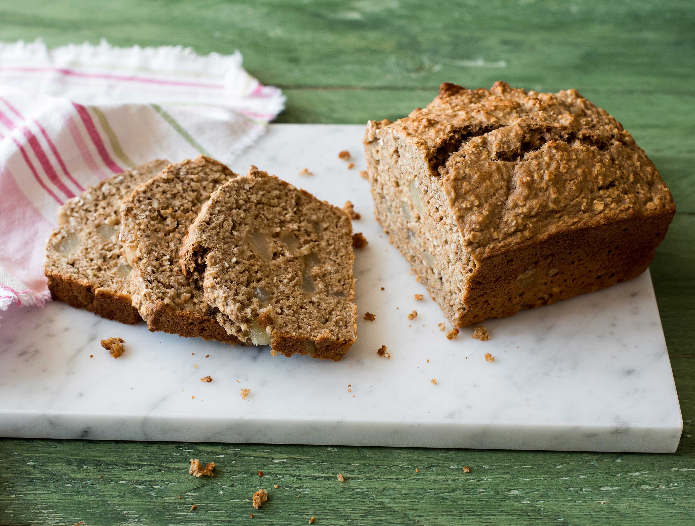 Cake à la poire avec de gros morceaux