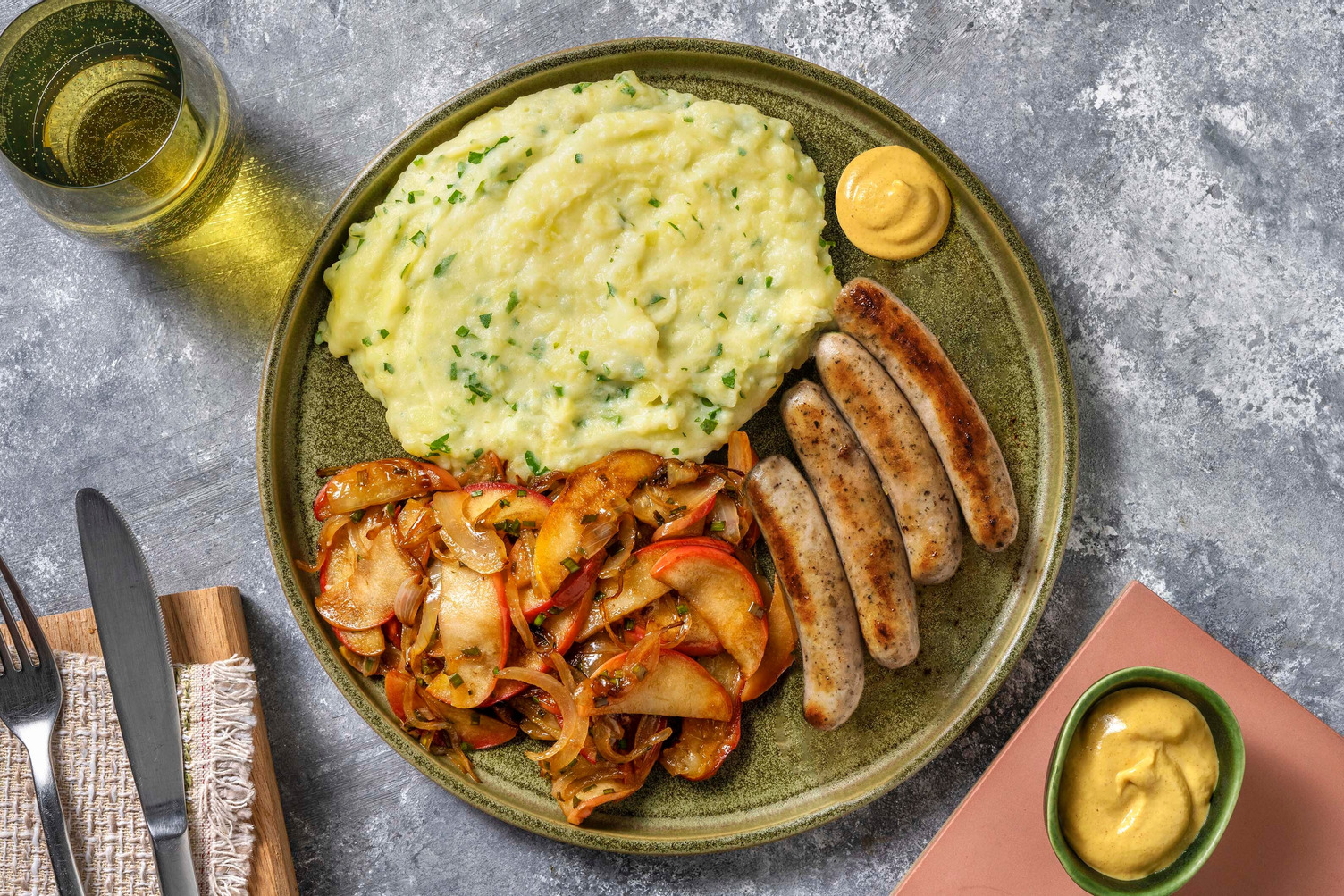 Cipollata-Würstchen mit Apfel-Zwiebel-Gemüse