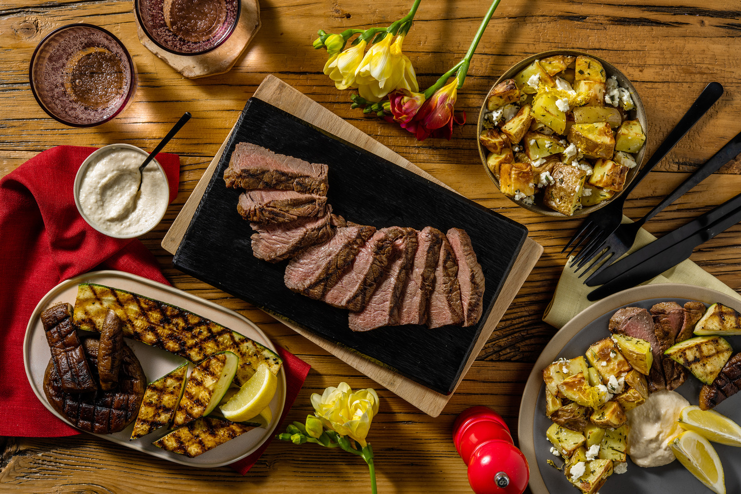 Contre-filet de bœuf grillé et légumes