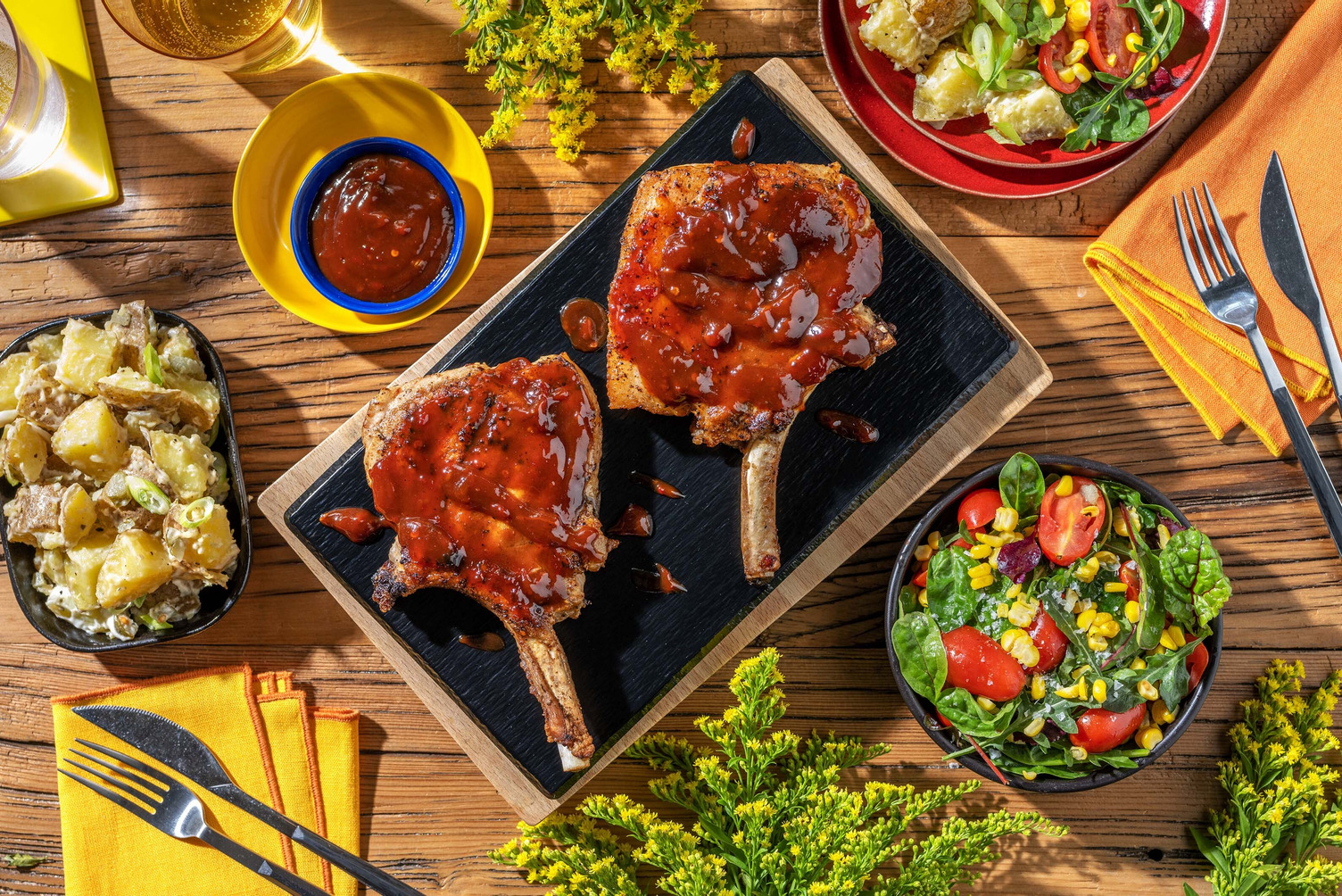 Côtelettes de porc BBQ-chipotle grillées