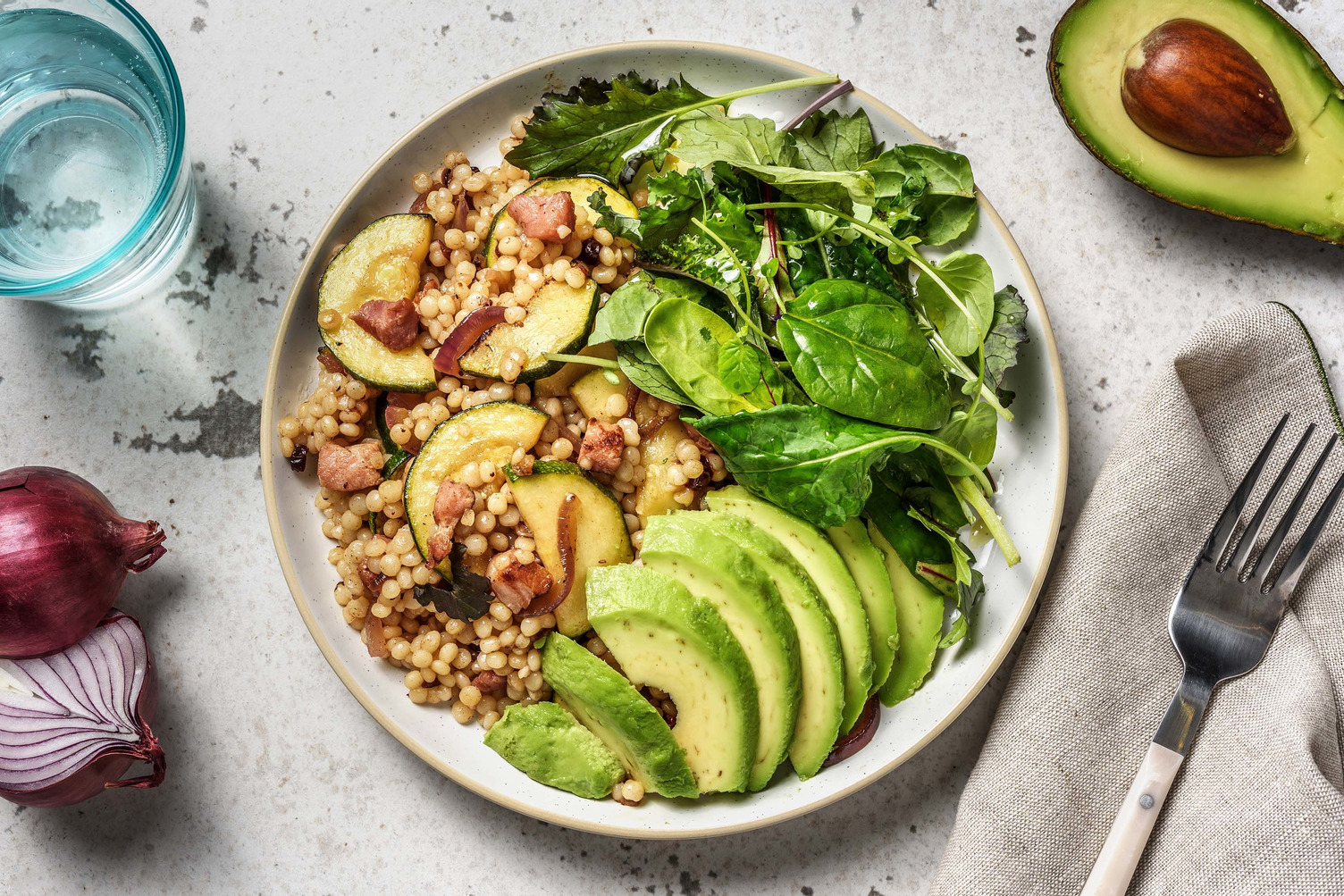 Parelcouscous met spekjes en courgette