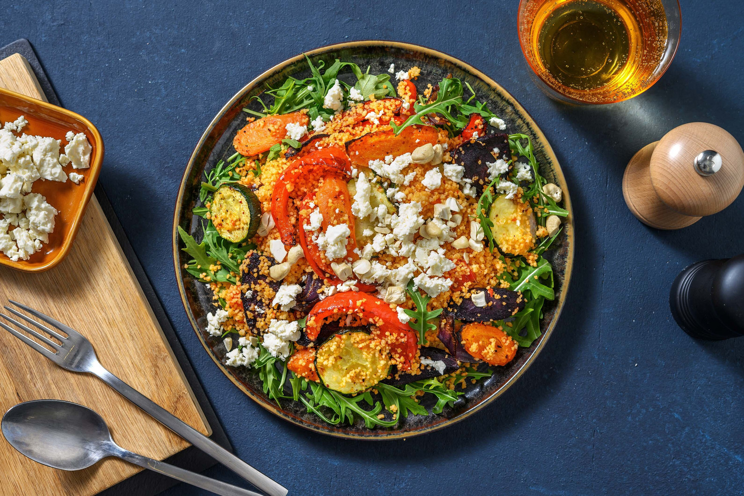 Couscous-Salat mit Pfirsich-Ajvar-Dressing