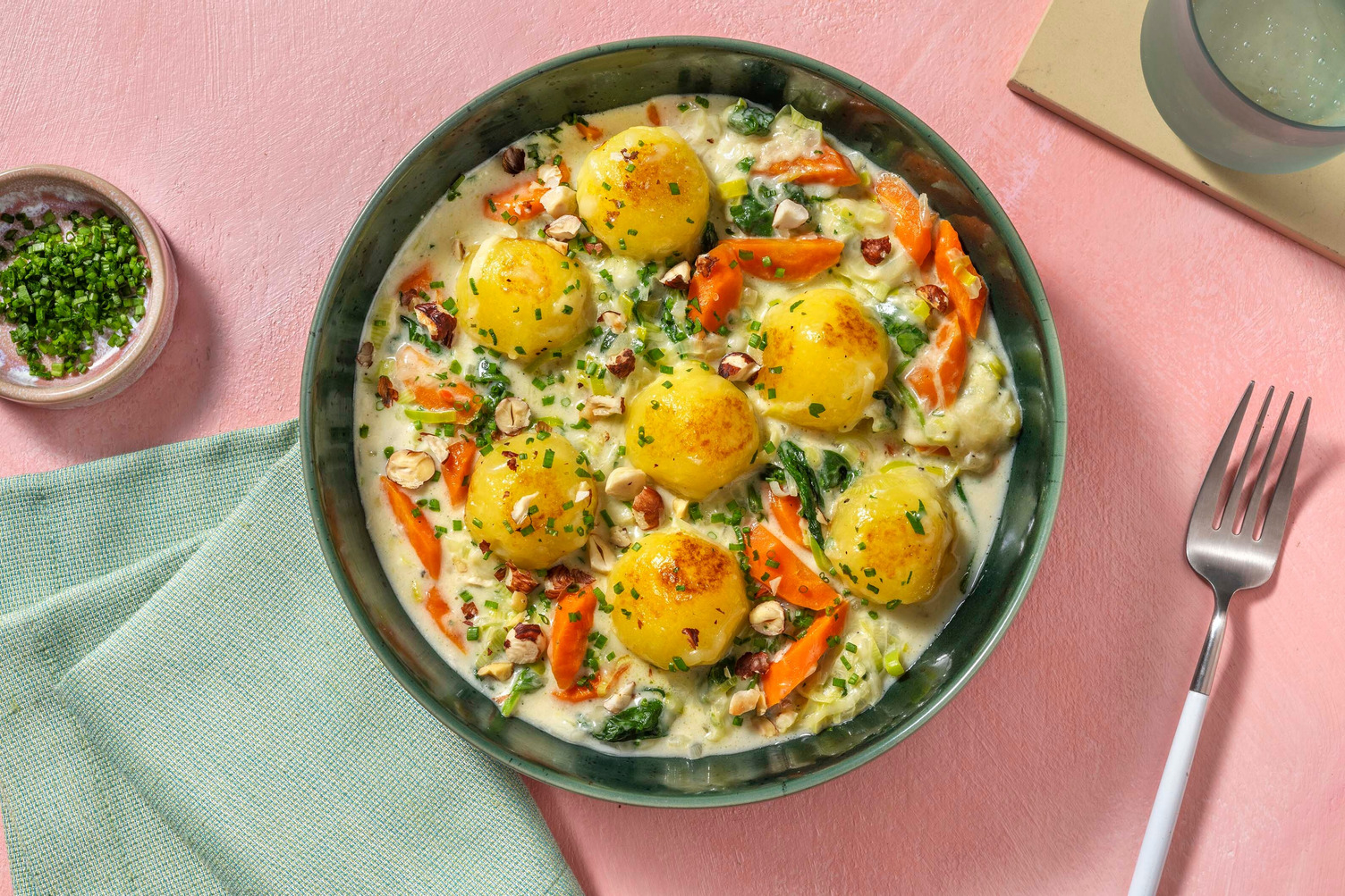 Cremige Mini-Knödel-Pfanne mit Spinat & Haselnüssen