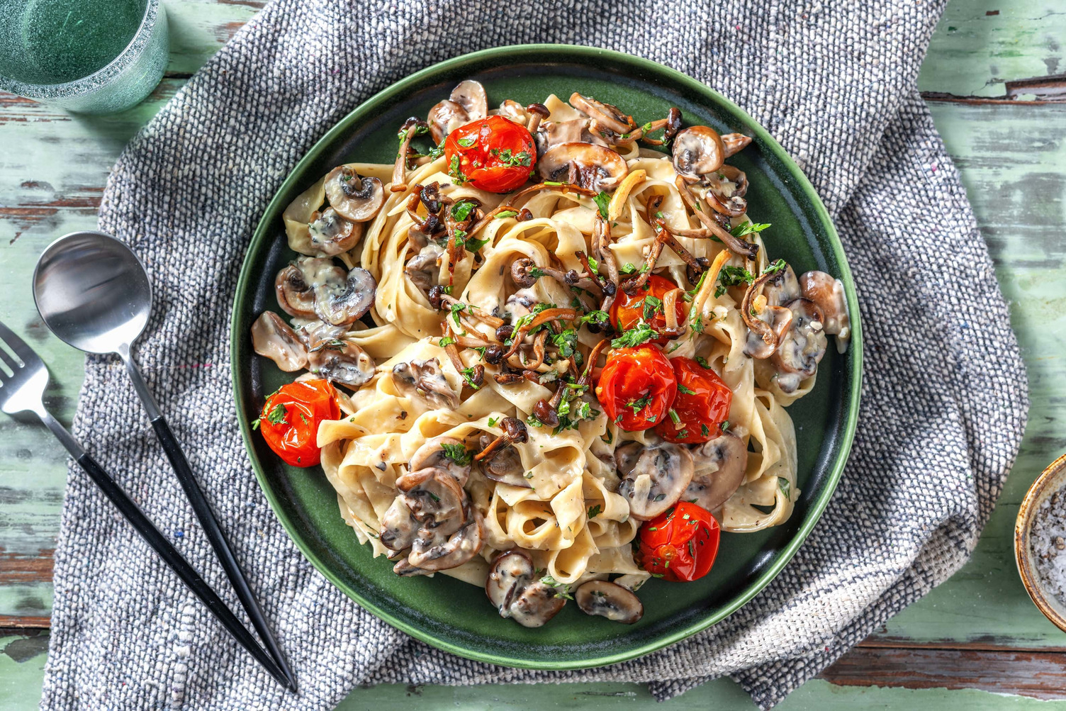 Pasta mit Buchenpilzen und Champignons