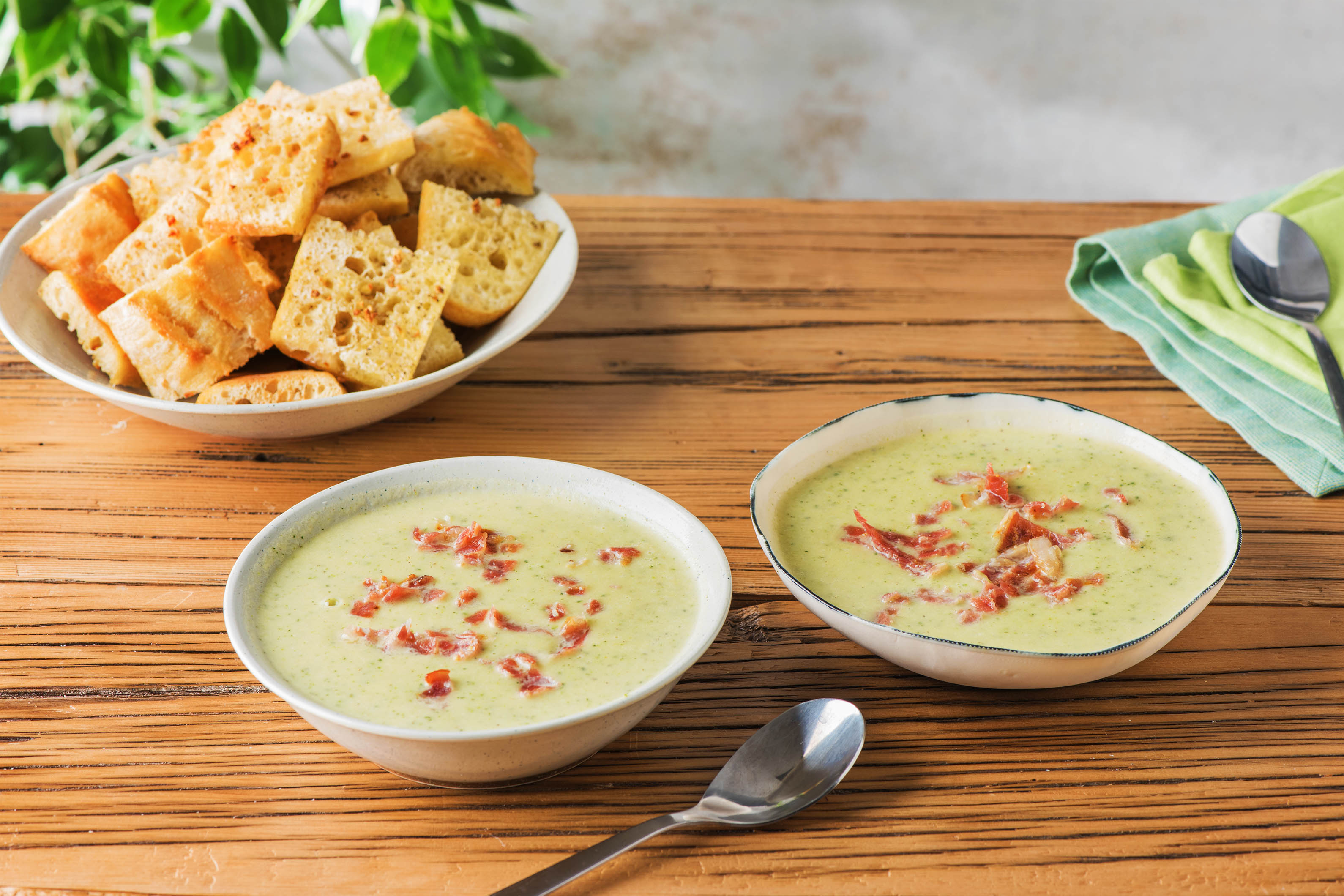 Zucchini-Creme-Suppe mit Bacon
