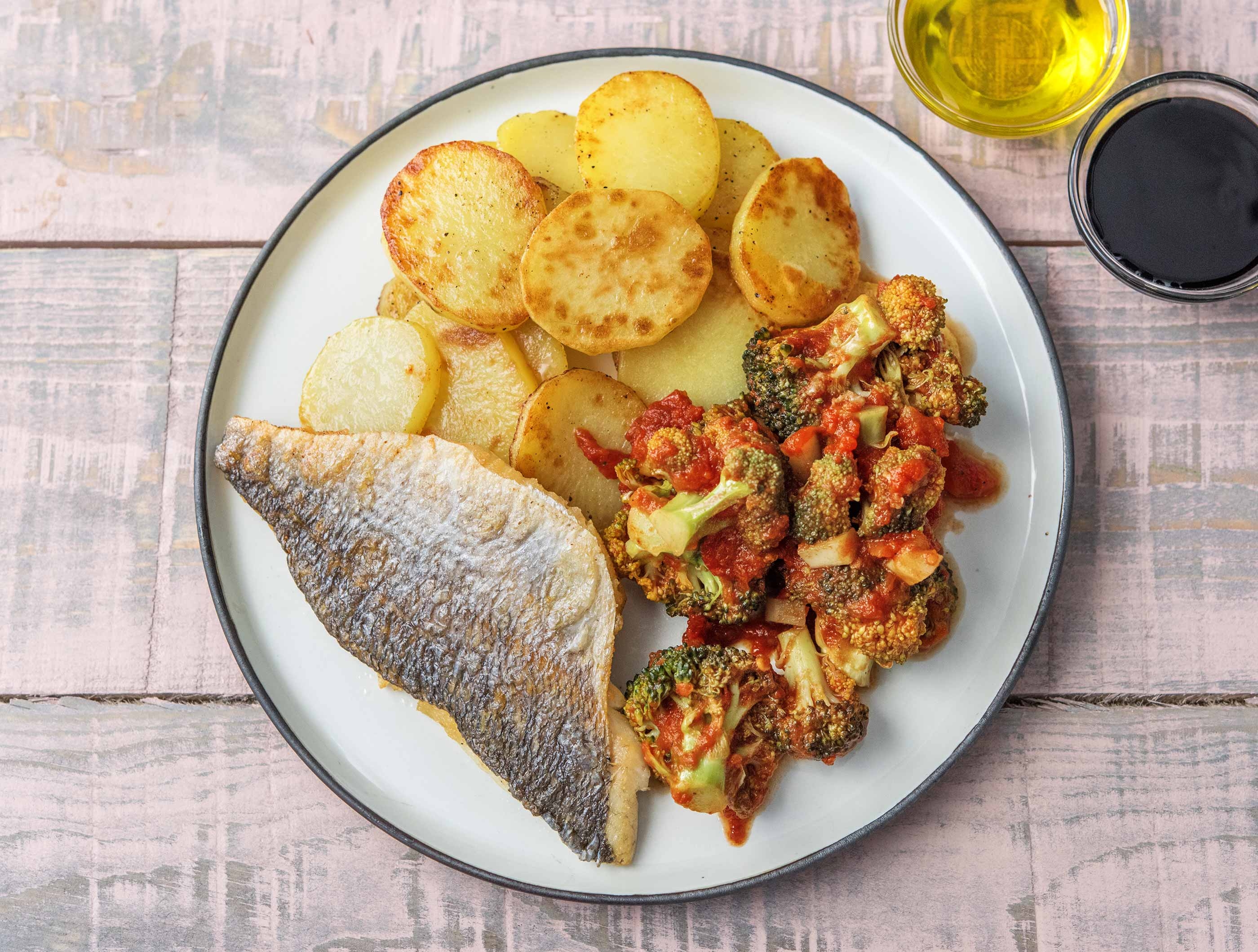 Doradefilet met een paprika-tomatenstoof