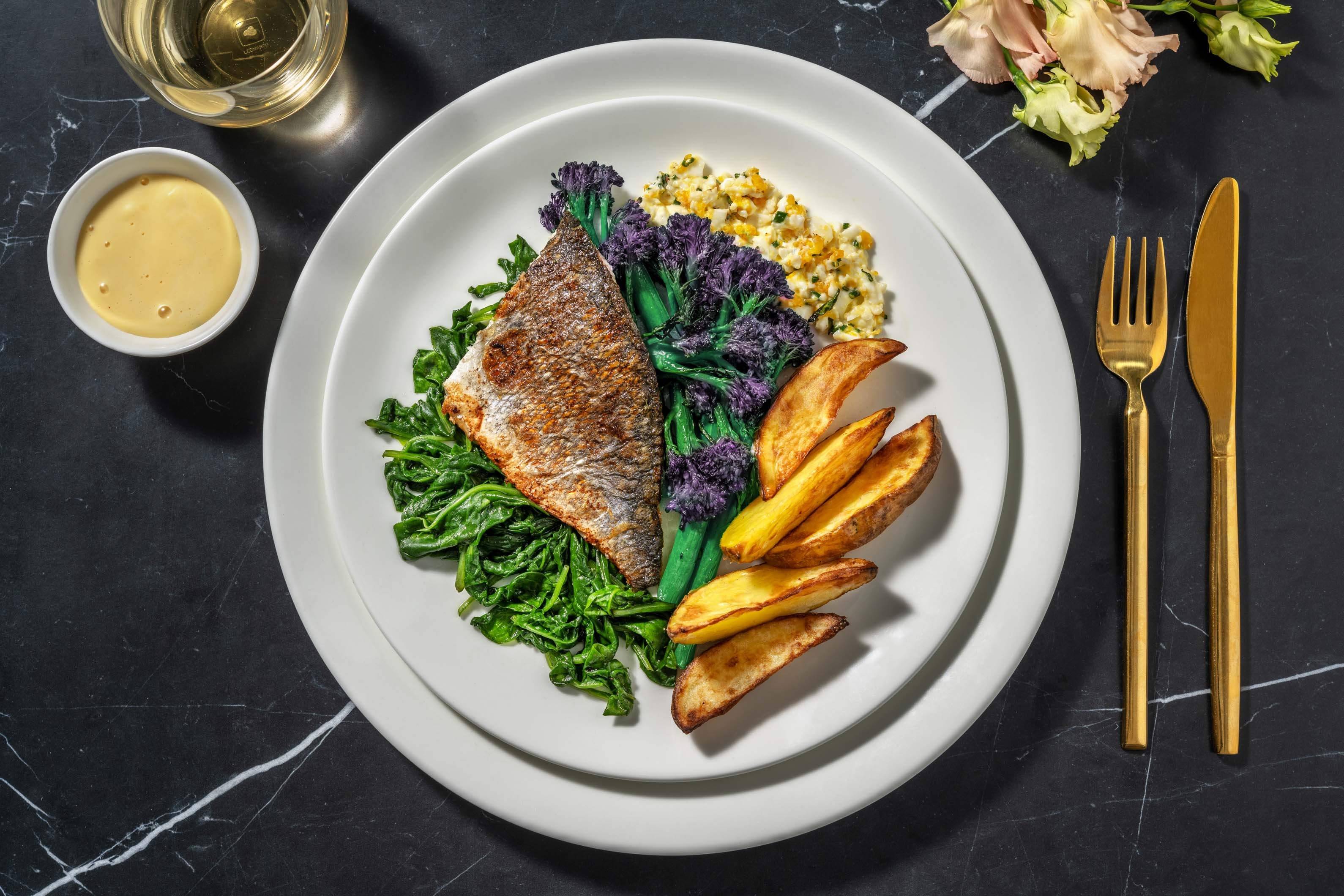 Filet de dorade sauce hollandaise et broccolini violet grillé