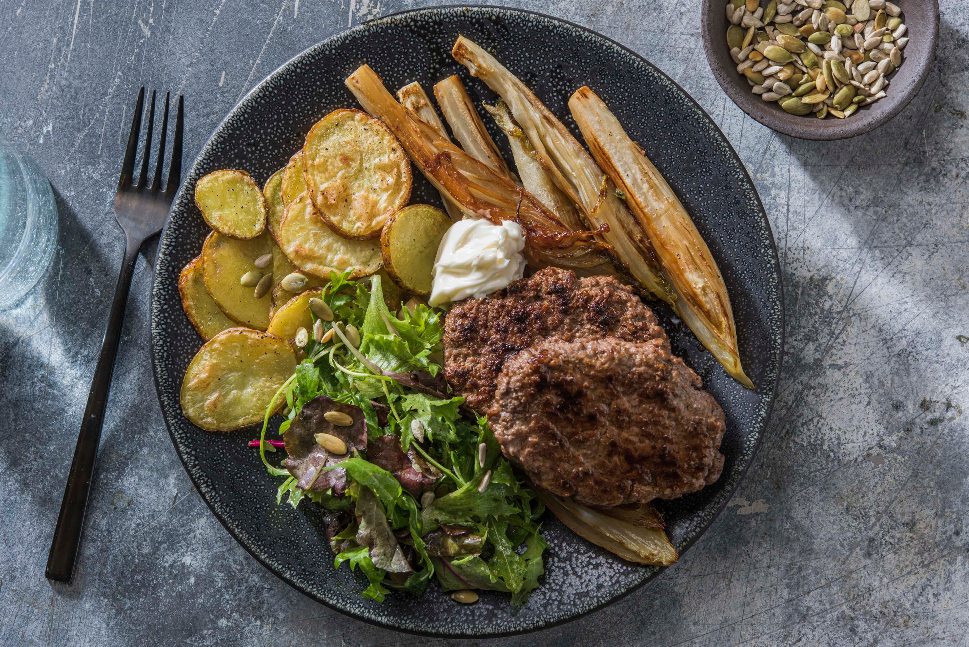 Duitse biefstuk met gekaramelliseerd witlof