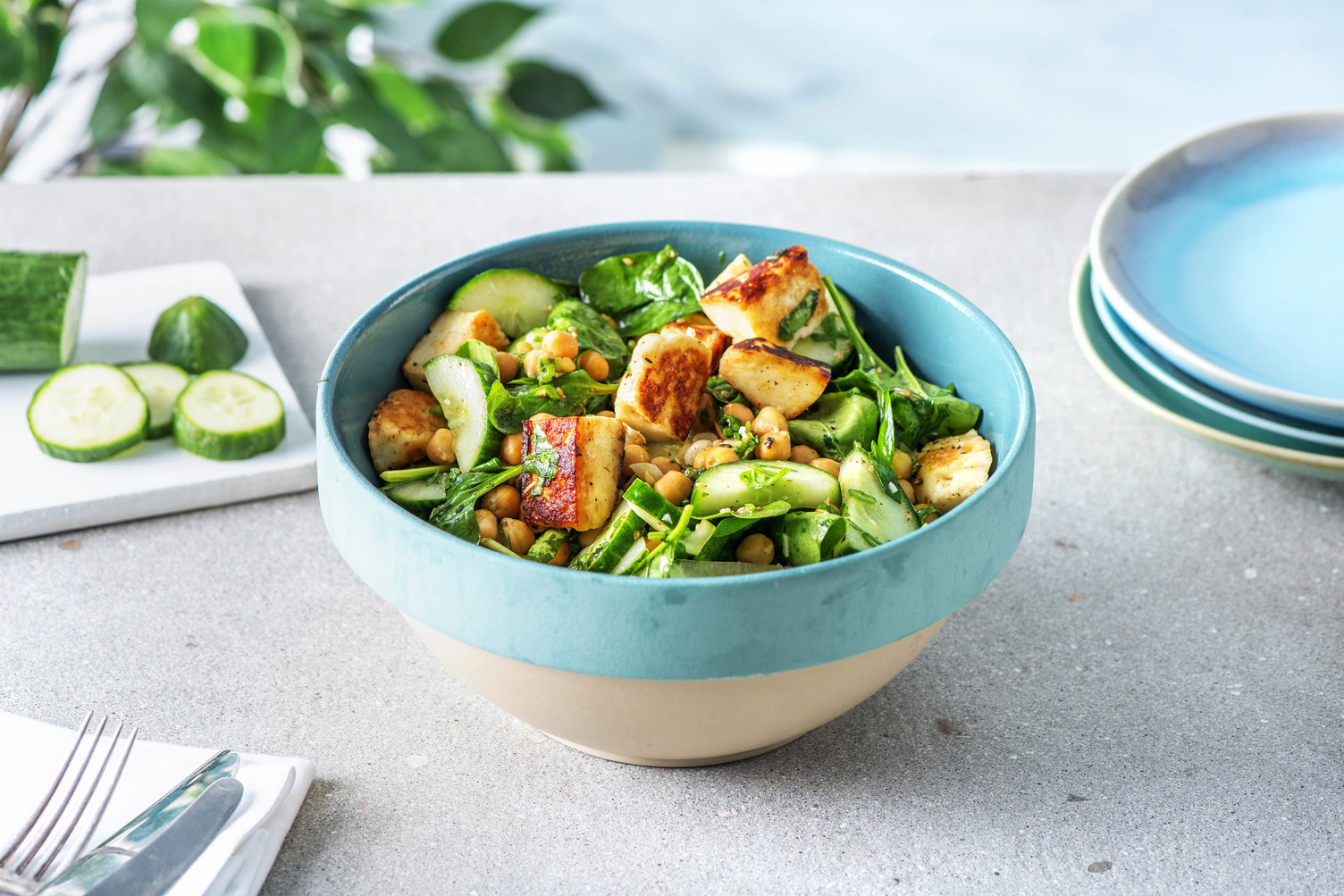 Dukkah-Kichererbsen-Salat mit Halloumi