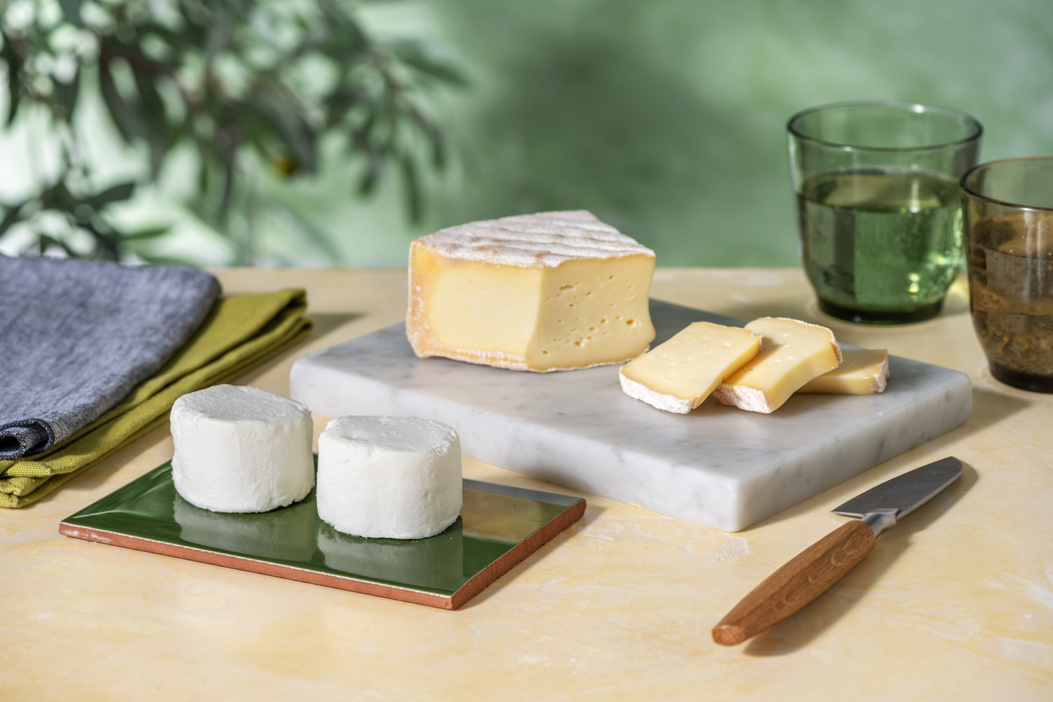 Duo de fromages : Crottin de chèvre frais x2 (120g) | Saint Nectaire (200g)