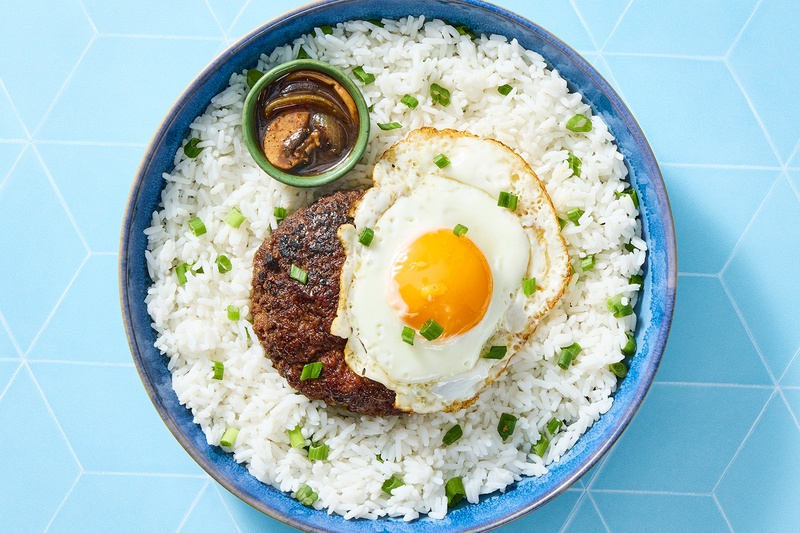 Bols loco moco au bœuf façon hawaïenne