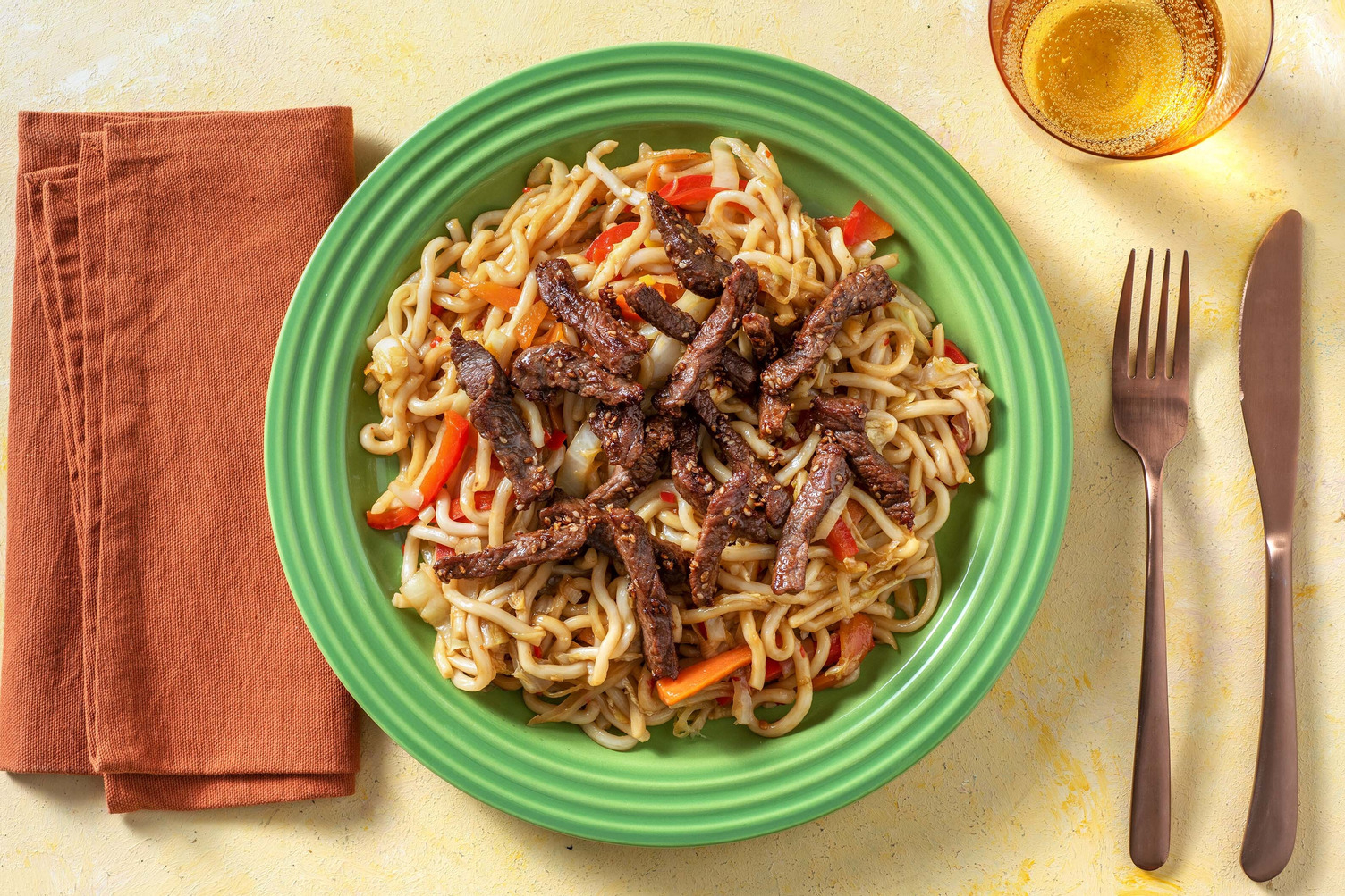 Émincé de bœuf et nouilles udon fraîches