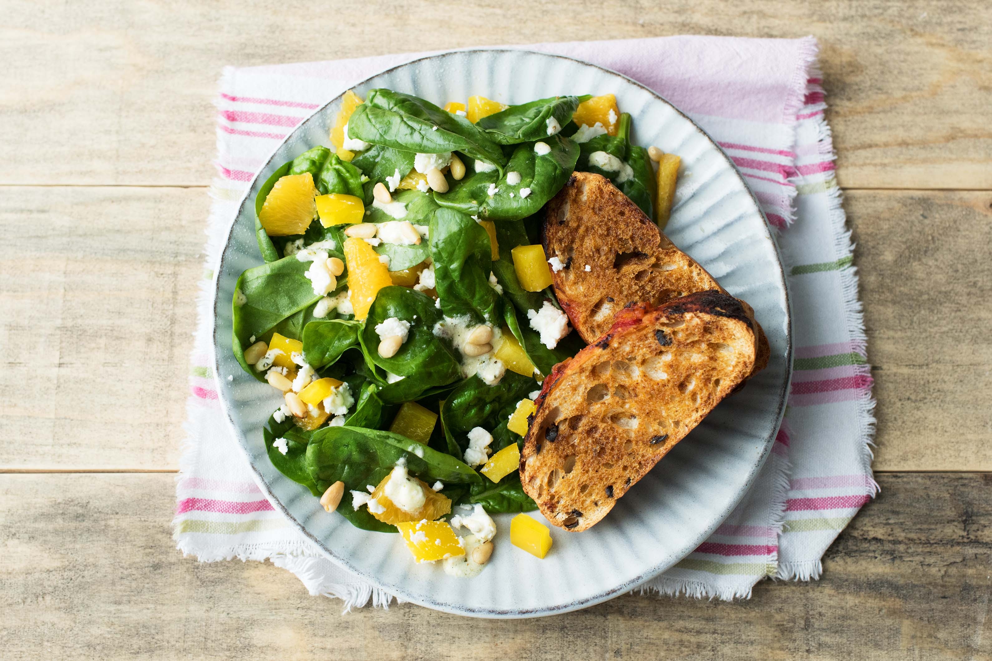 Erfrischender Spinat-Orangen-Salat