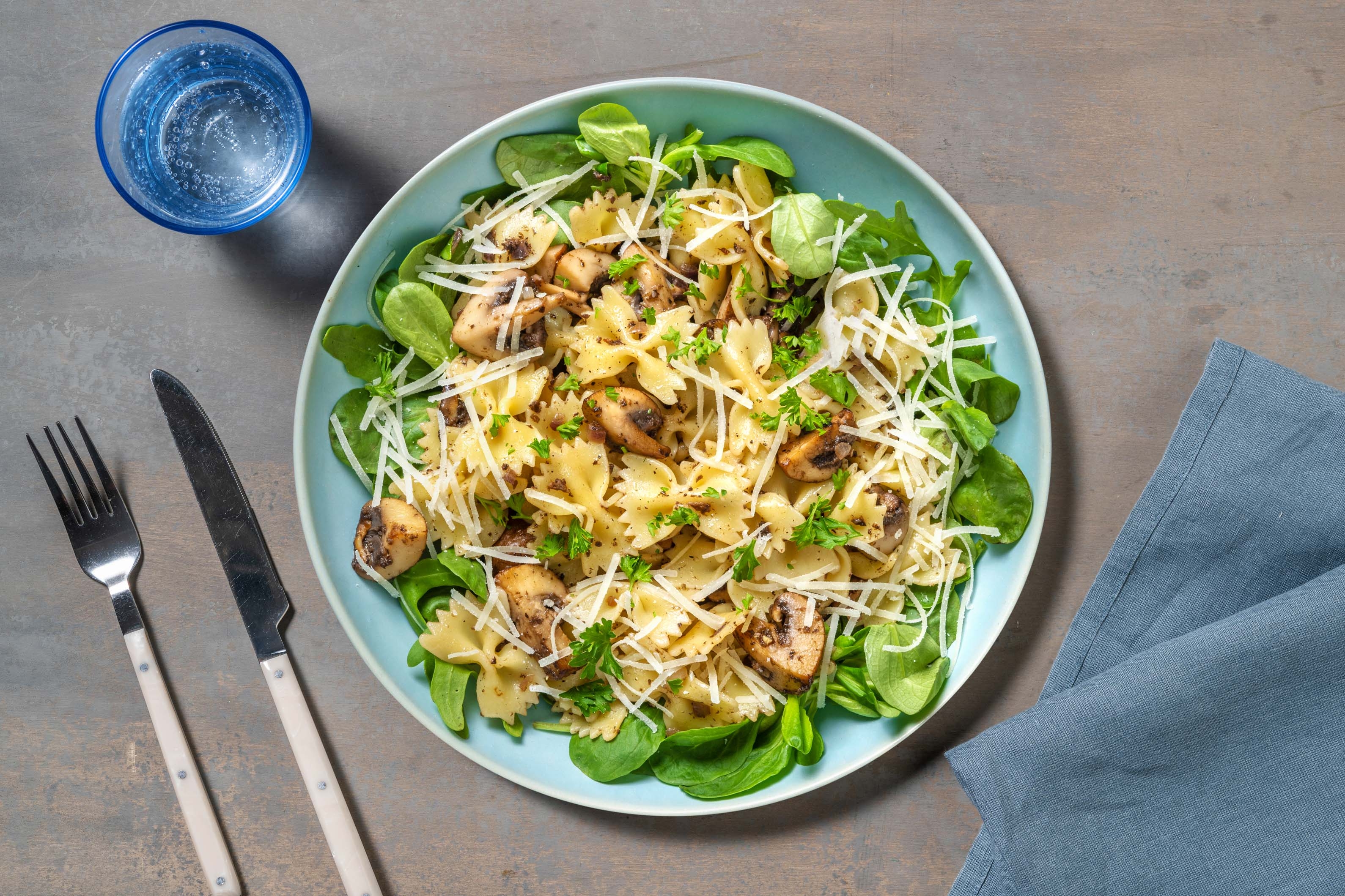 Farfalle met bospaddenstoelenpesto