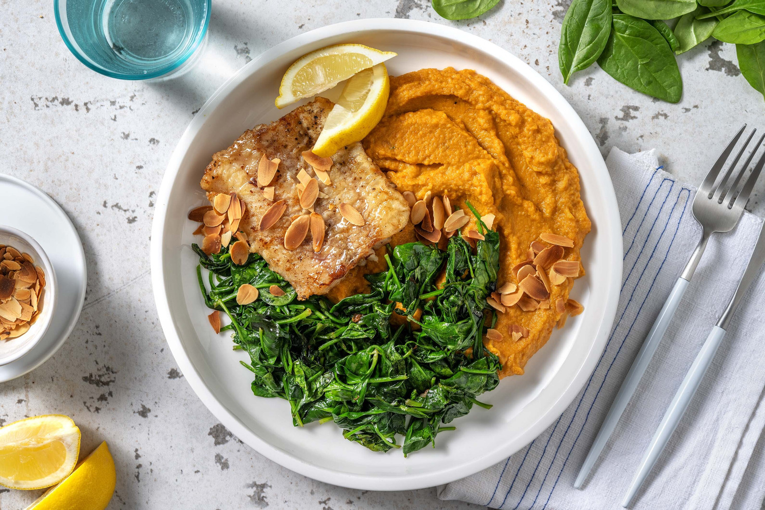 Heekfilet à la meunière met spinazie en amandel