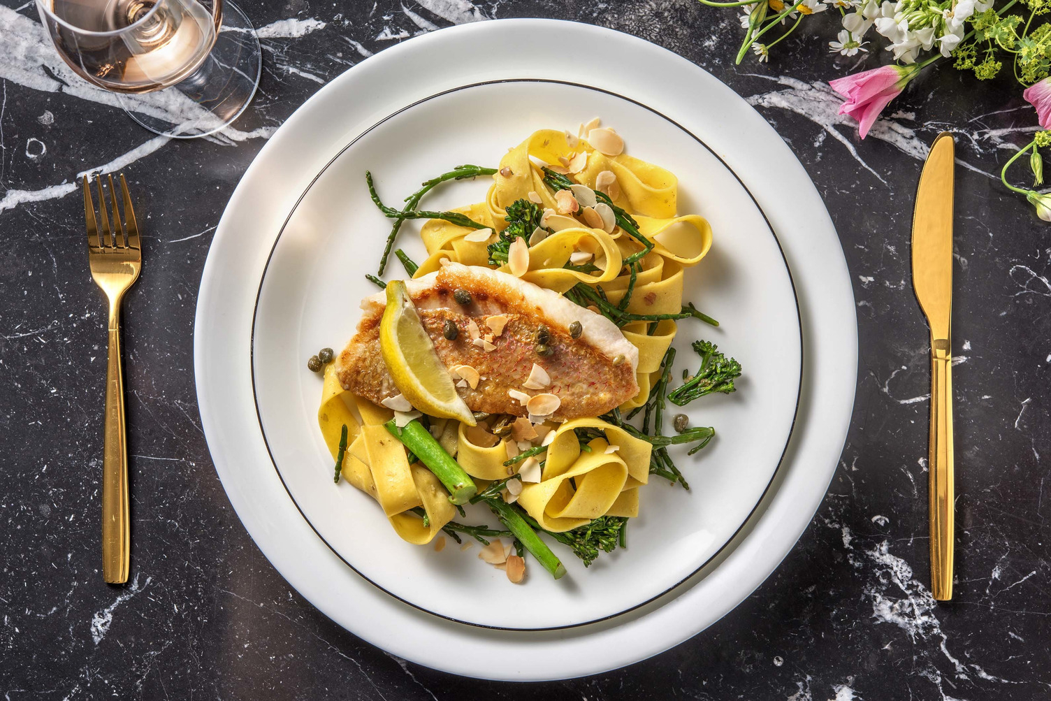 Roodbaarsfilet met zeekraal en verse pappardelle