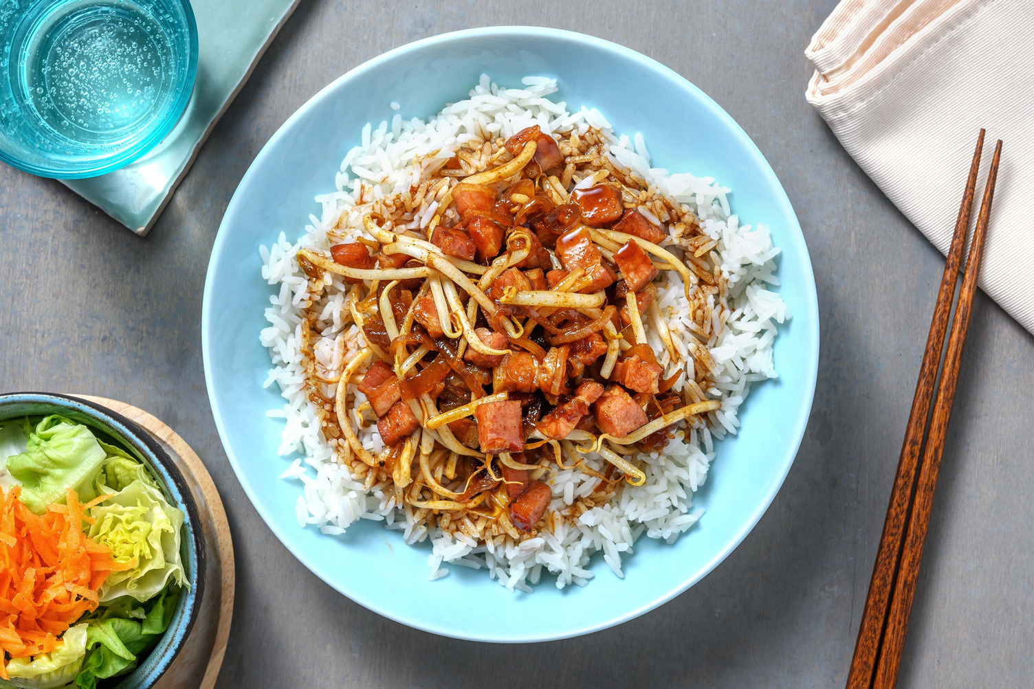 Koreaanse-stijl speklap en zoetzure wortel