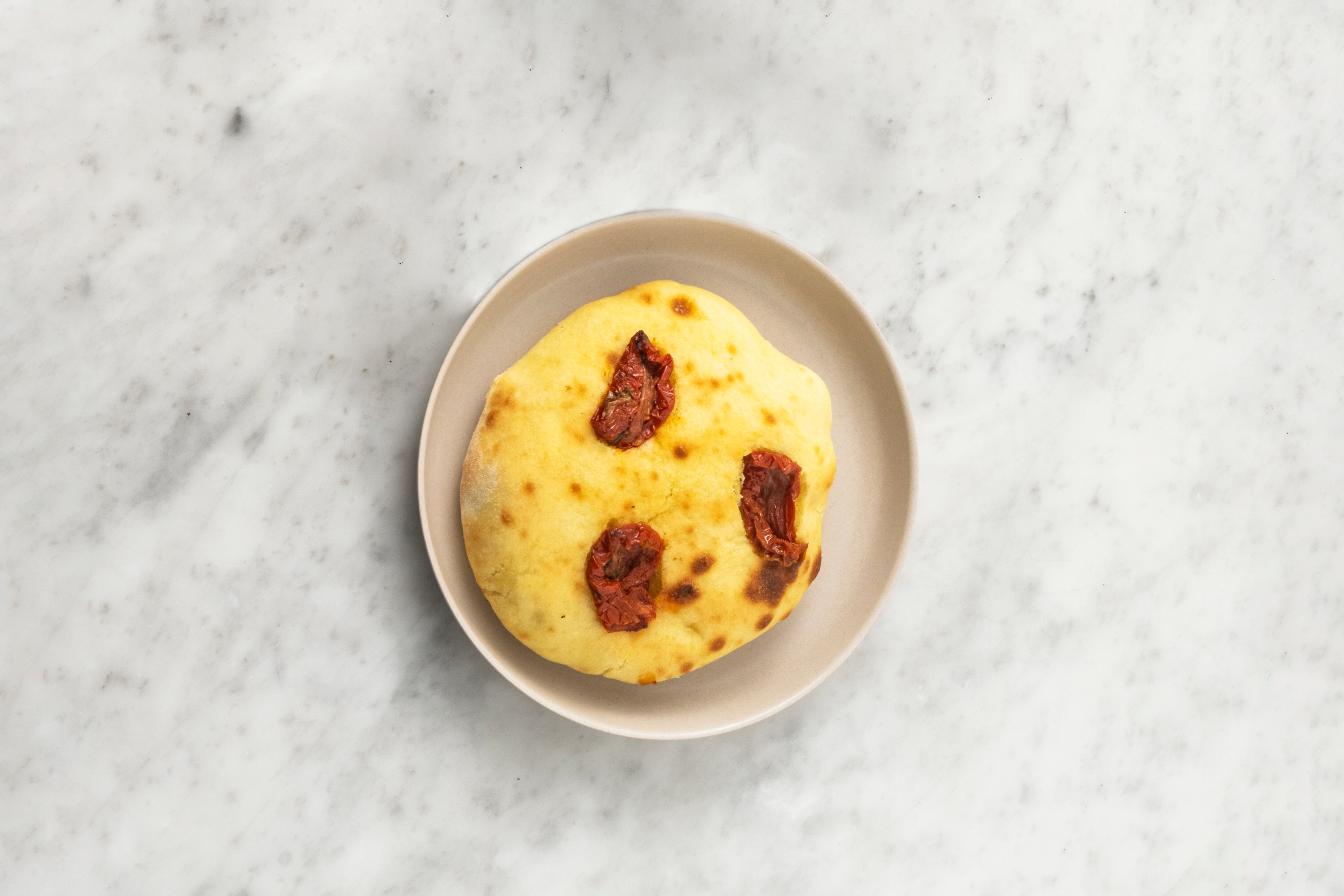 Focaccia met zongedroogde tomaat als extra