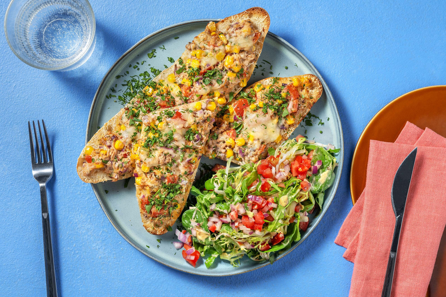 Tuna melts met tomaat en mais