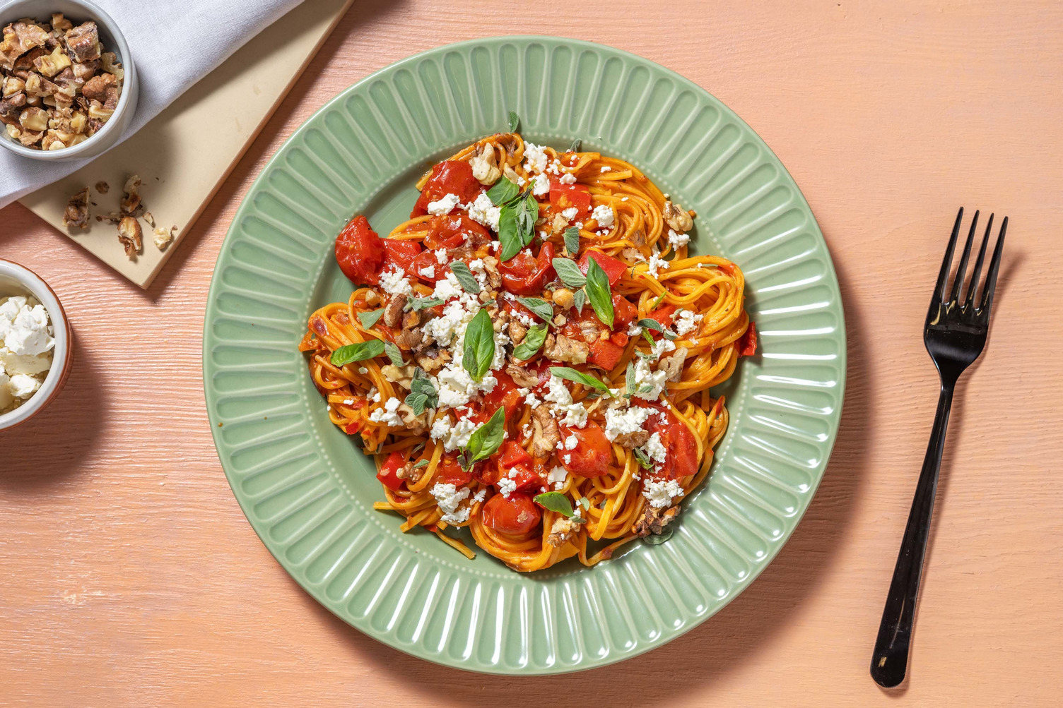Frische Linguine mit Paprika-Tomaten-Soße