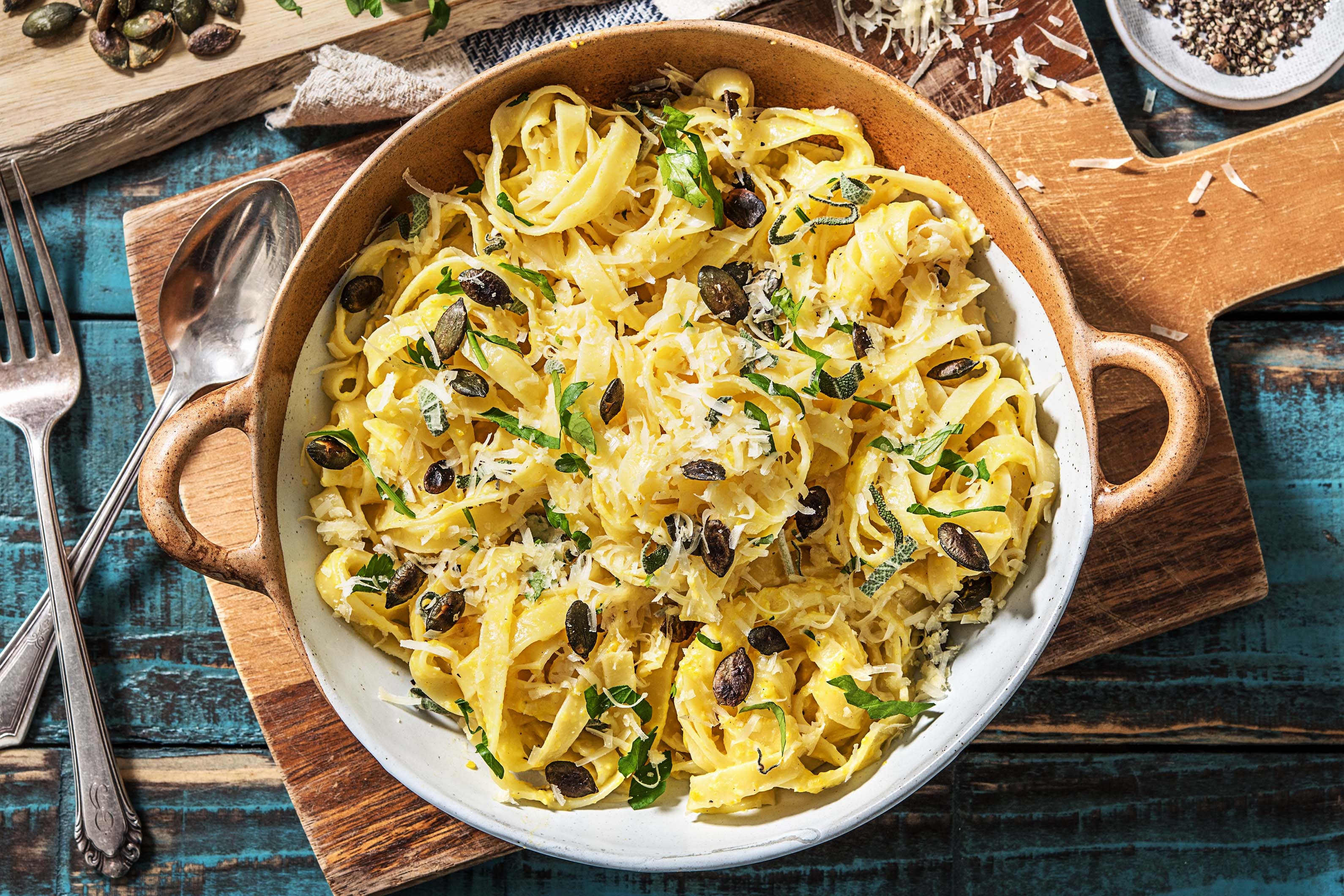 Frische Tagliatelle mit Kürbis-Alfredo-Soße