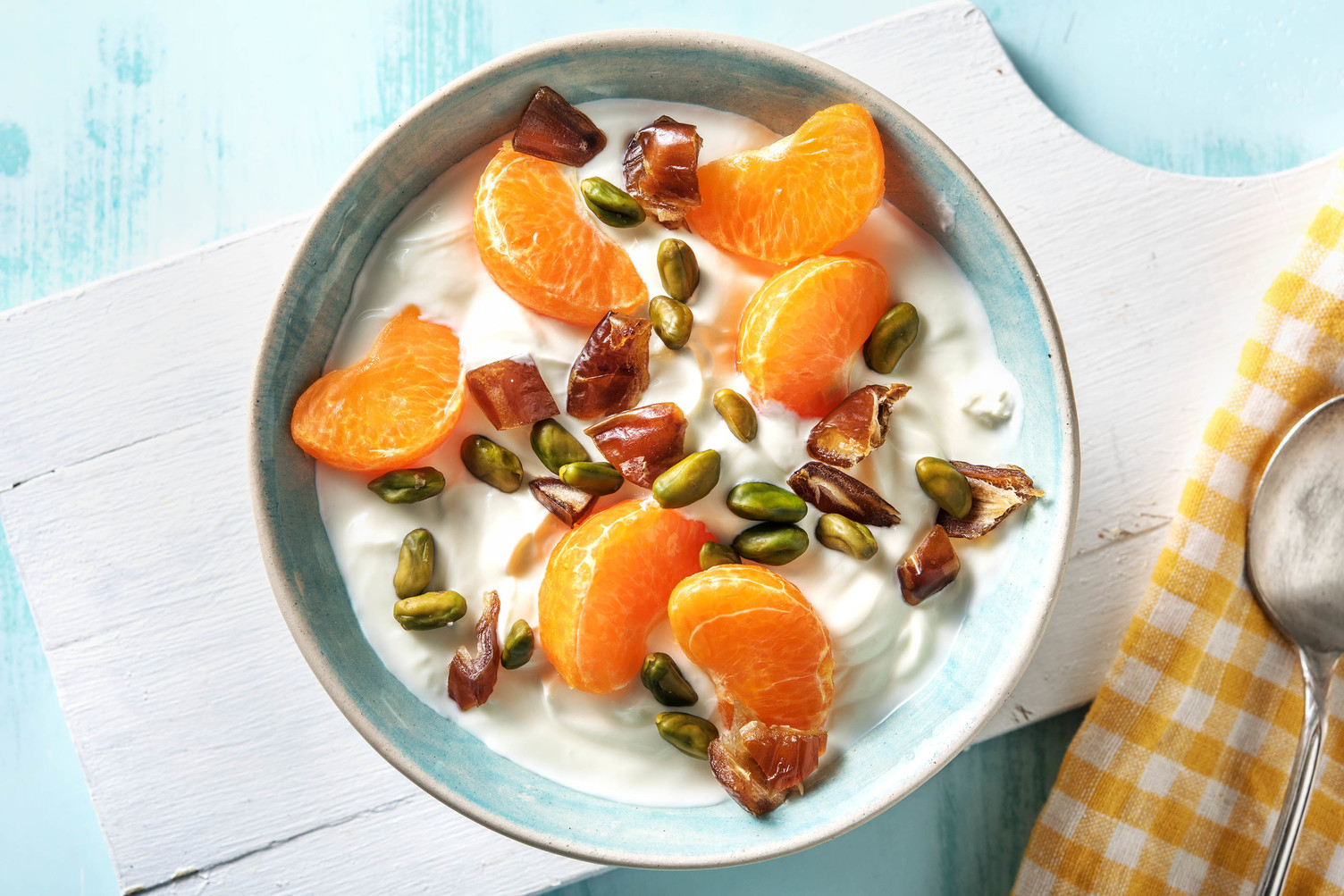 Volle kwark met oranje fruit