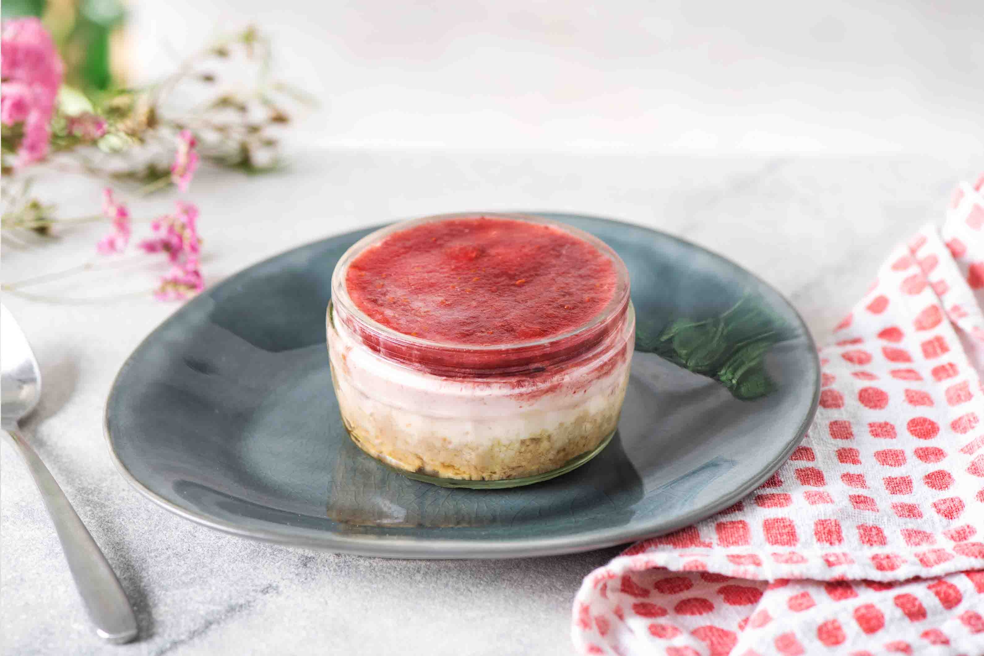 Gϋ Strawberry Cheesecakes