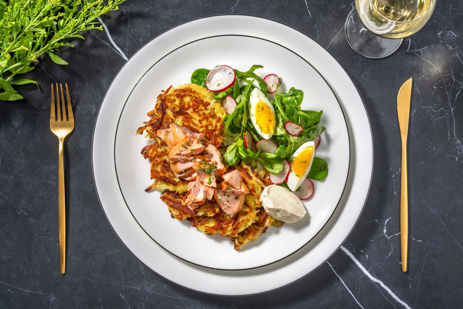 Galette de pommes de terre et saumon fumé à chaud