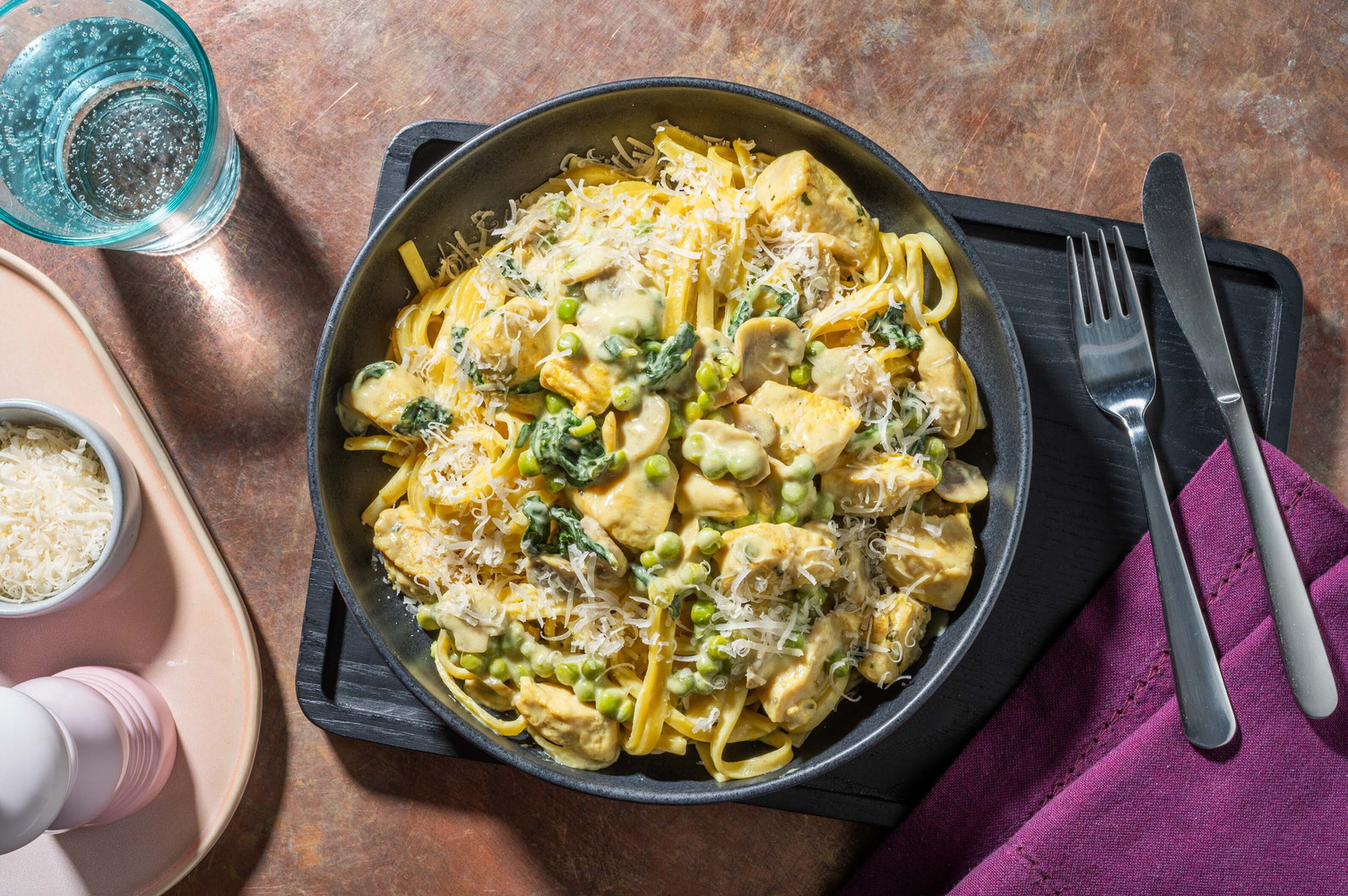 Pâtes Alfredo au poulet et à l’ail