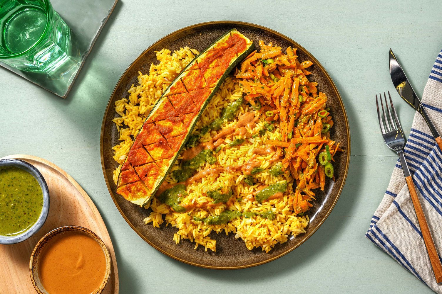 Gebackene Curry-Zucchetti mit Thai-Basil-Pesto